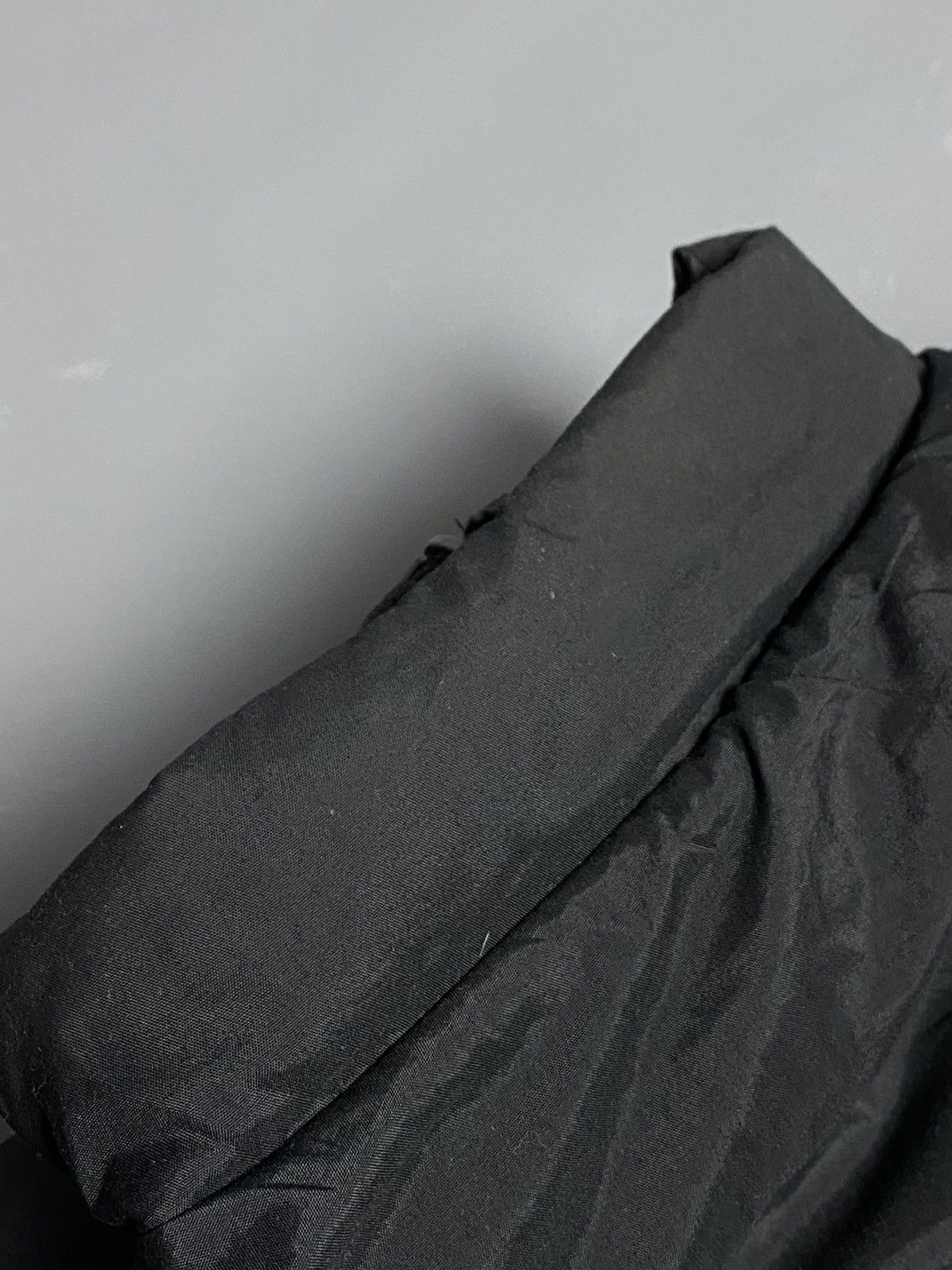 Nike Vintage 00s Nike ACG Down Reversible Black Vest Puffer L Size US L / EU 52-54 / 3 - 23 Thumbnail