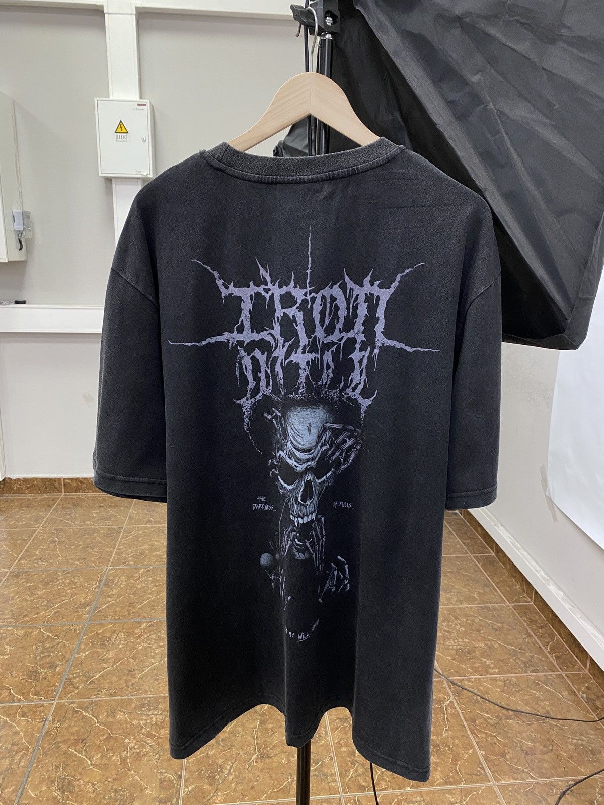 Vintage 💀 Vintage Y2K Faded The Darkness It Pulls Skull Death tee Size US XL / EU 56 / 4 - 1 Thumbnail