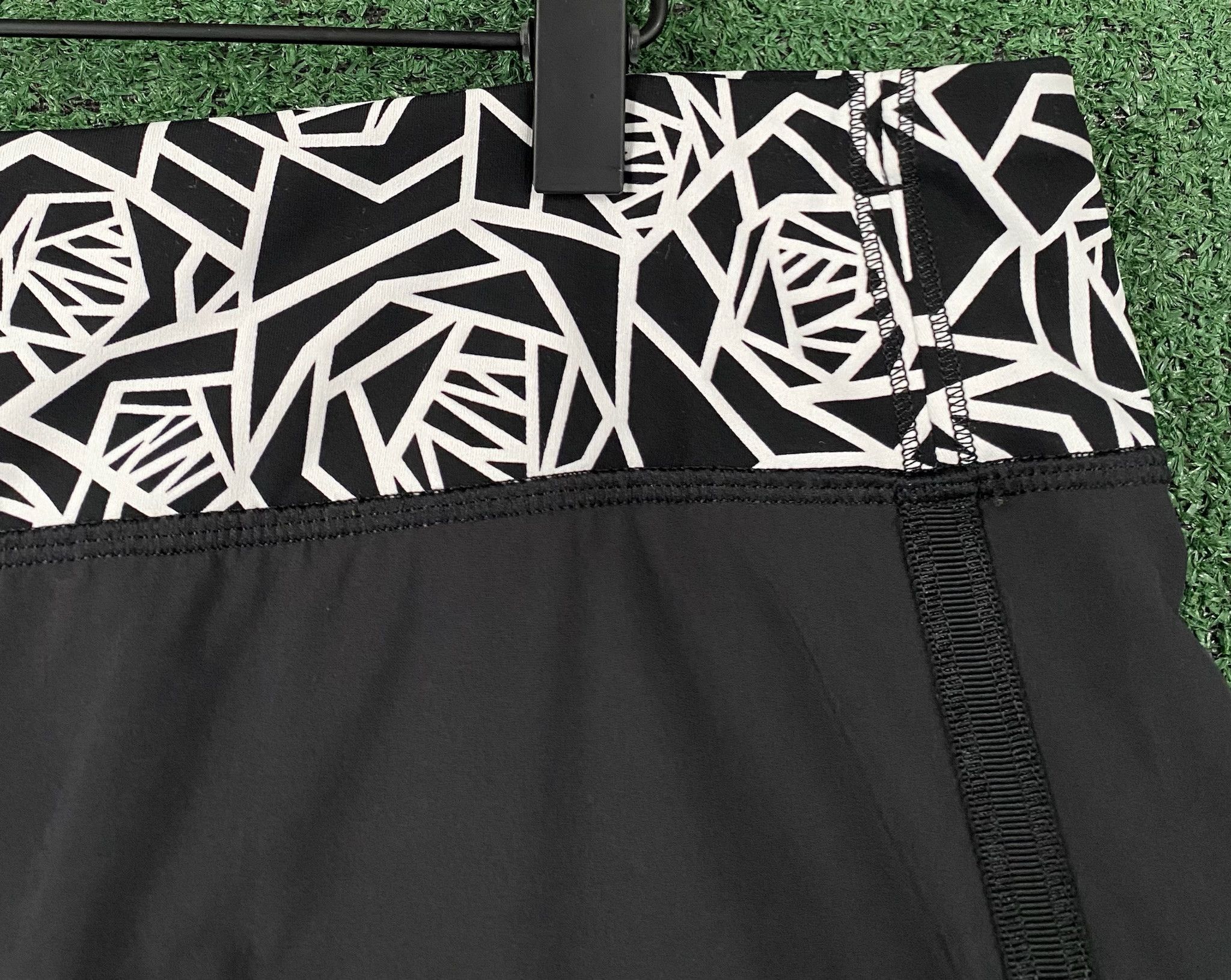 Lululemon Lululemon Pace Rival Black White Pattern Skirt 12 Tall Size 37" - 3 Thumbnail