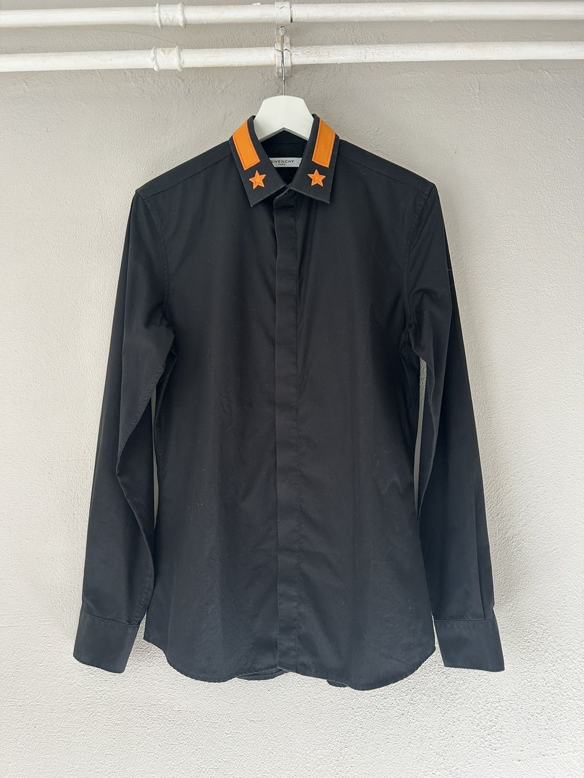 Givenchy Givenchy Black Shirt w/ Orange Star Embroidery Collar Size US M / EU 48-50 / 2 - 1 Thumbnail