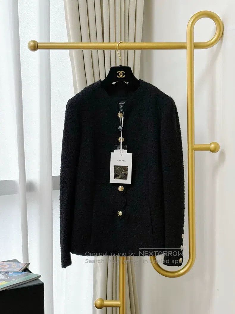 Chanel Chanel 20K Equestrian Series Black Wave Edge Tweed Gold Bu Size XS / US 0-2 / IT 36-38 - 1 Thumbnail