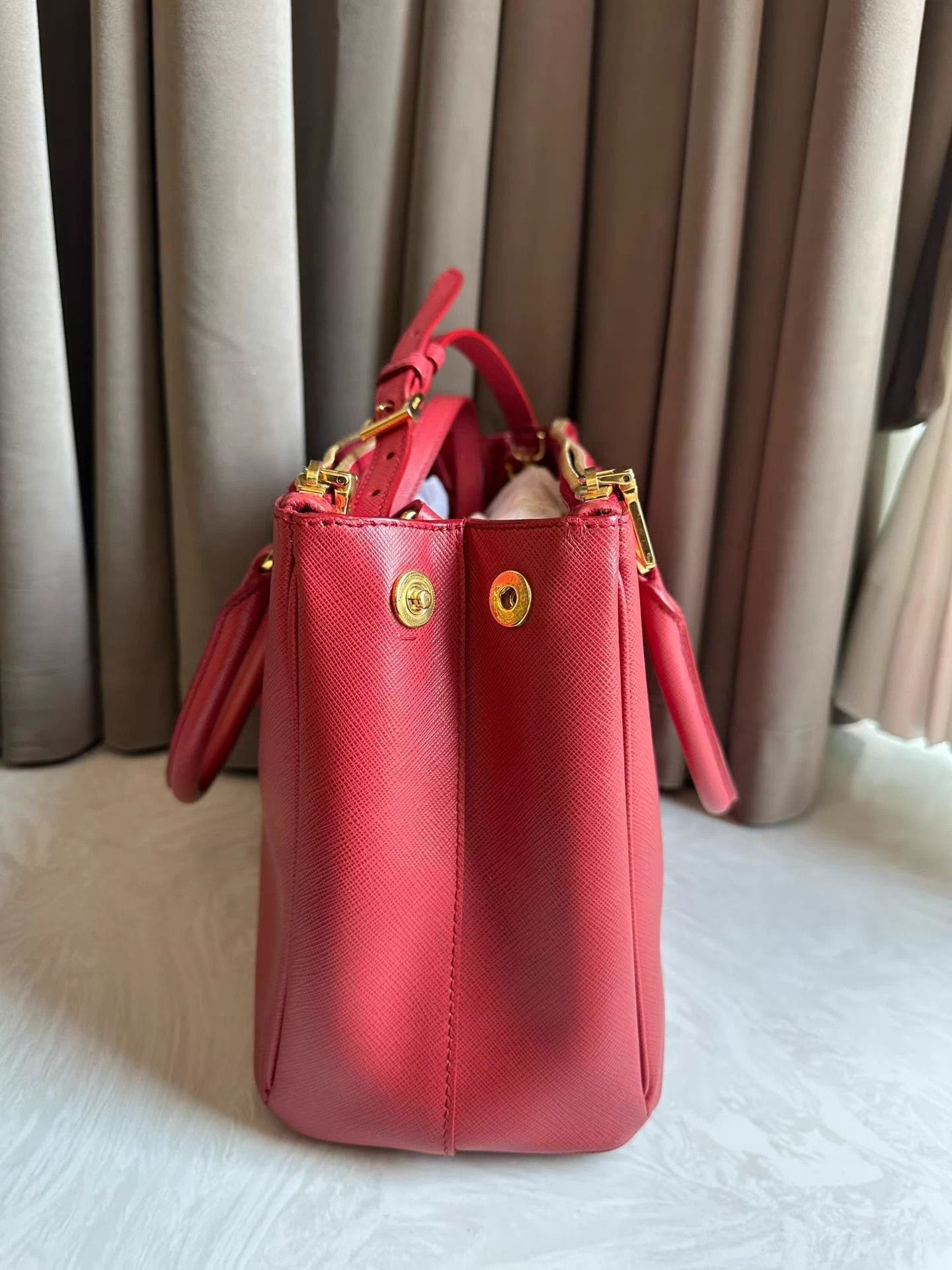 Prada Prada Red Leather Crossbody/Shoulder Gold Hardware Killer Size ONE SIZE - 7 Thumbnail