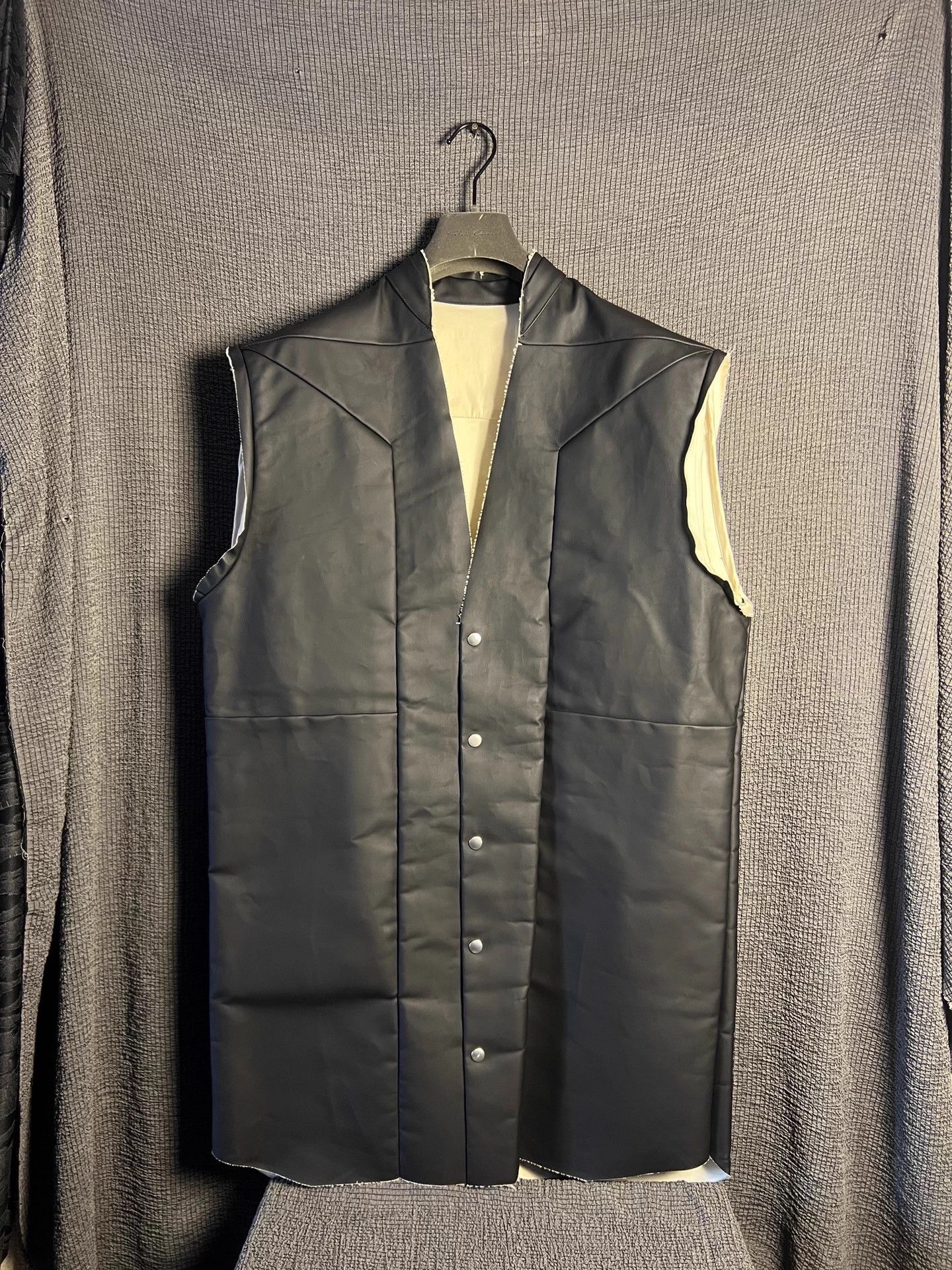 Rick Owens [Runway Item at a Great Price] Rick Owens Distressed Vest Size US S / EU 44-46 / 1 - 1 Thumbnail