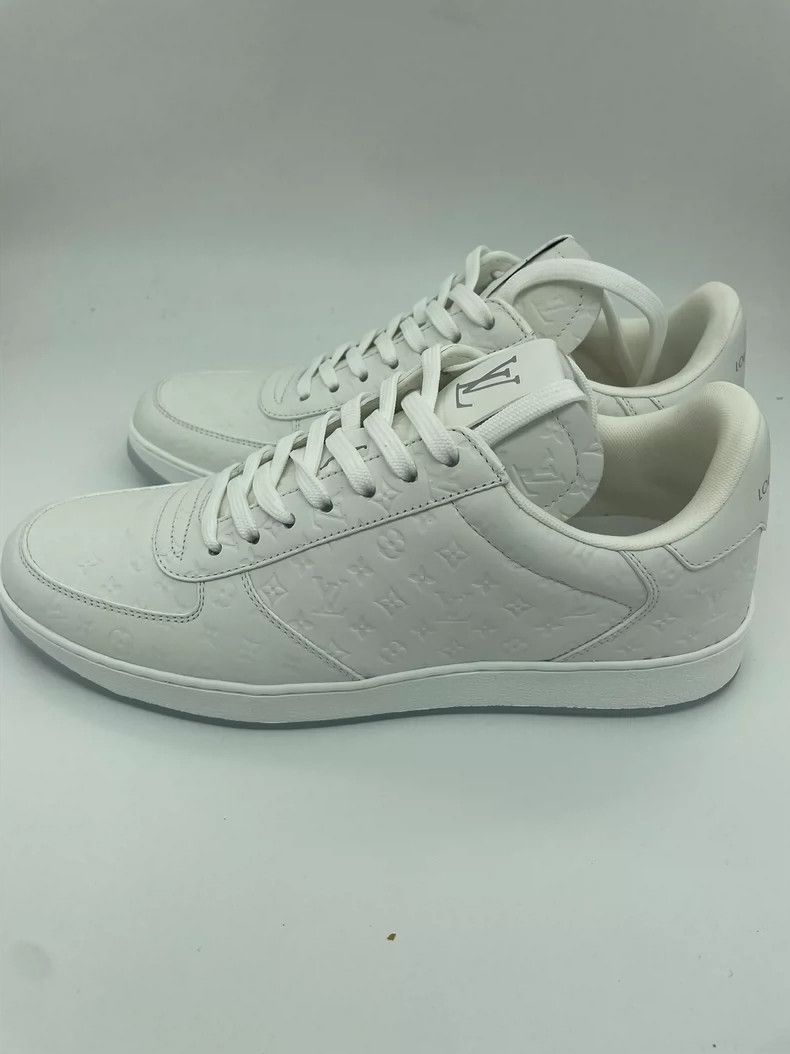 Louis Vuitton Louis Vuitton Embossed printed low-top casual shoes Size US 7 / EU 40 - 2 Thumbnail