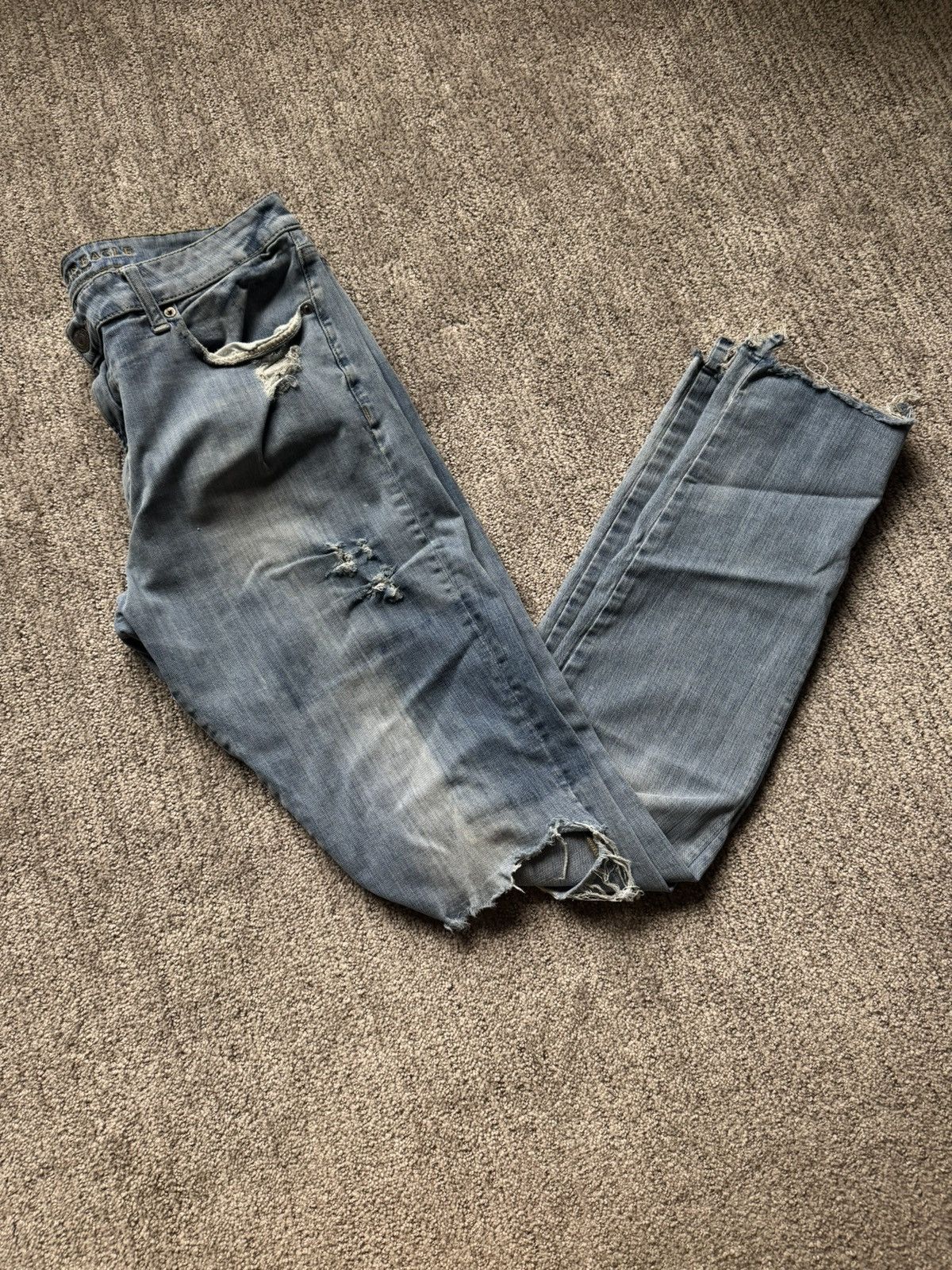 TALL GUYS!! Distressed Slim Straight Jeans