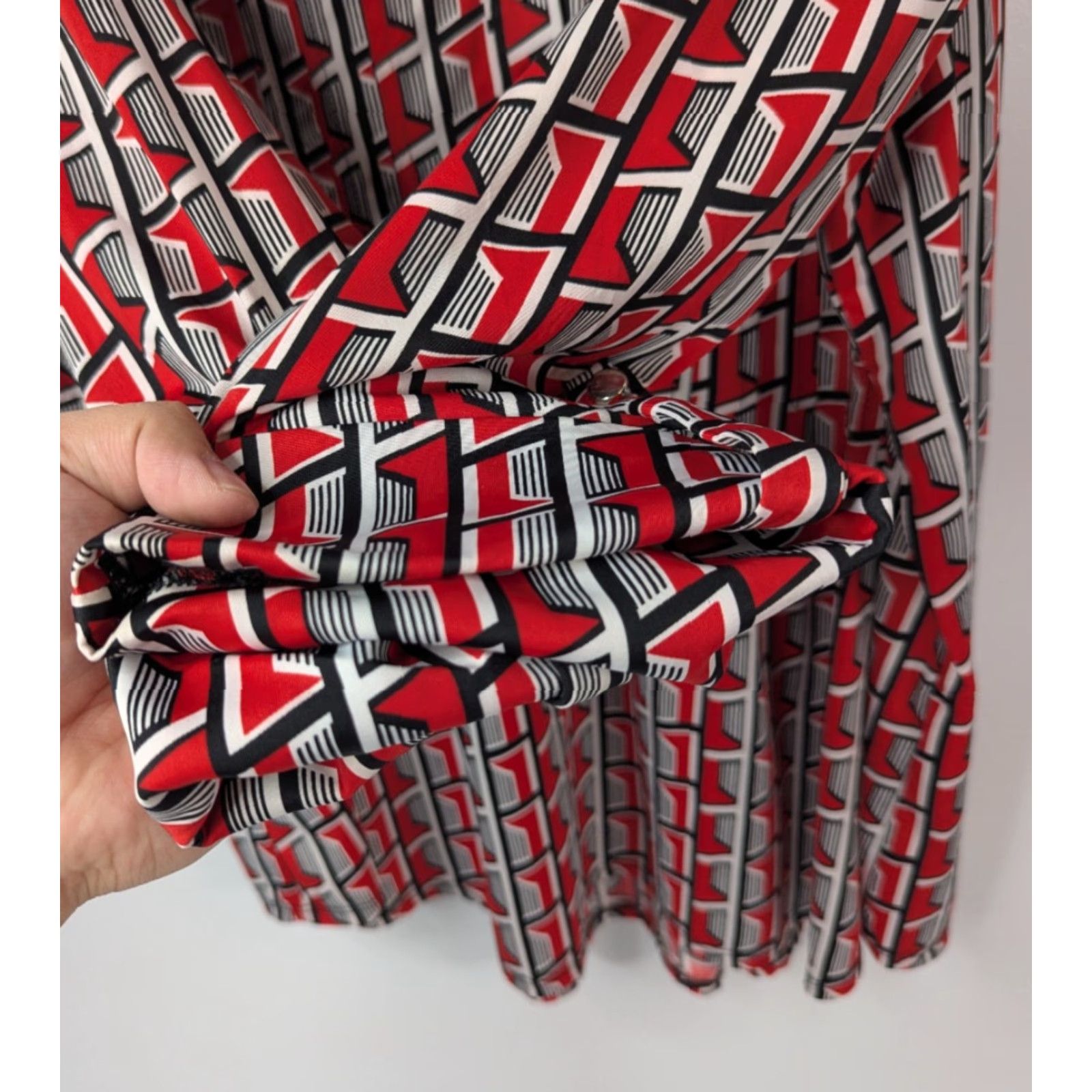 Vintage Cocomo Plus Size 3X Red Studded Roll Tab Sleeve Pintuck Button Top V-Neck Henley Blouse Size XXL / US 16-18 / IT 52-54 - 3 Thumbnail