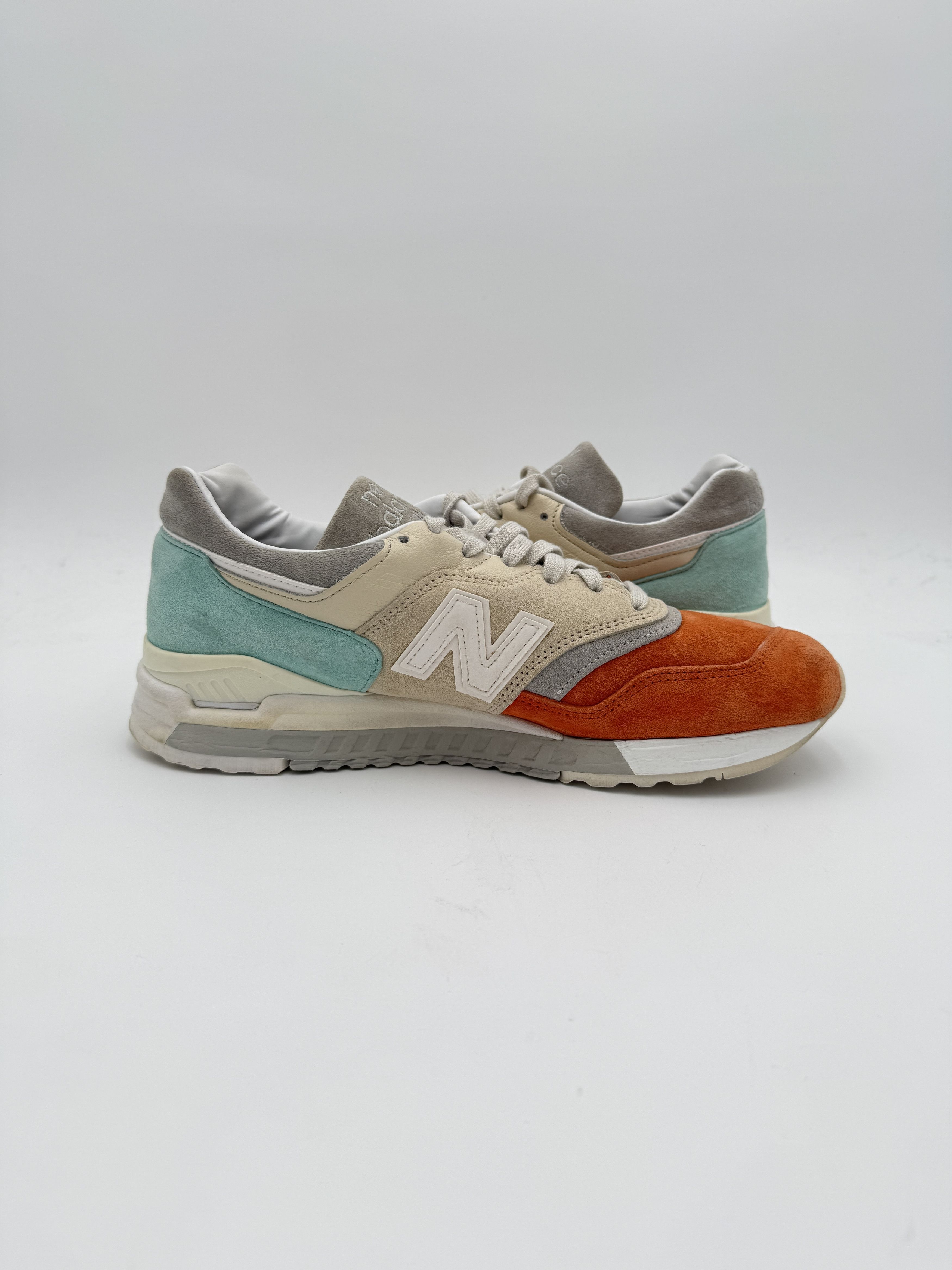 Kith Kith New Balance 997.5 Mykonos Cyclades Special Box & Socks Size US 9.5 / EU 42-43 - 6 Thumbnail