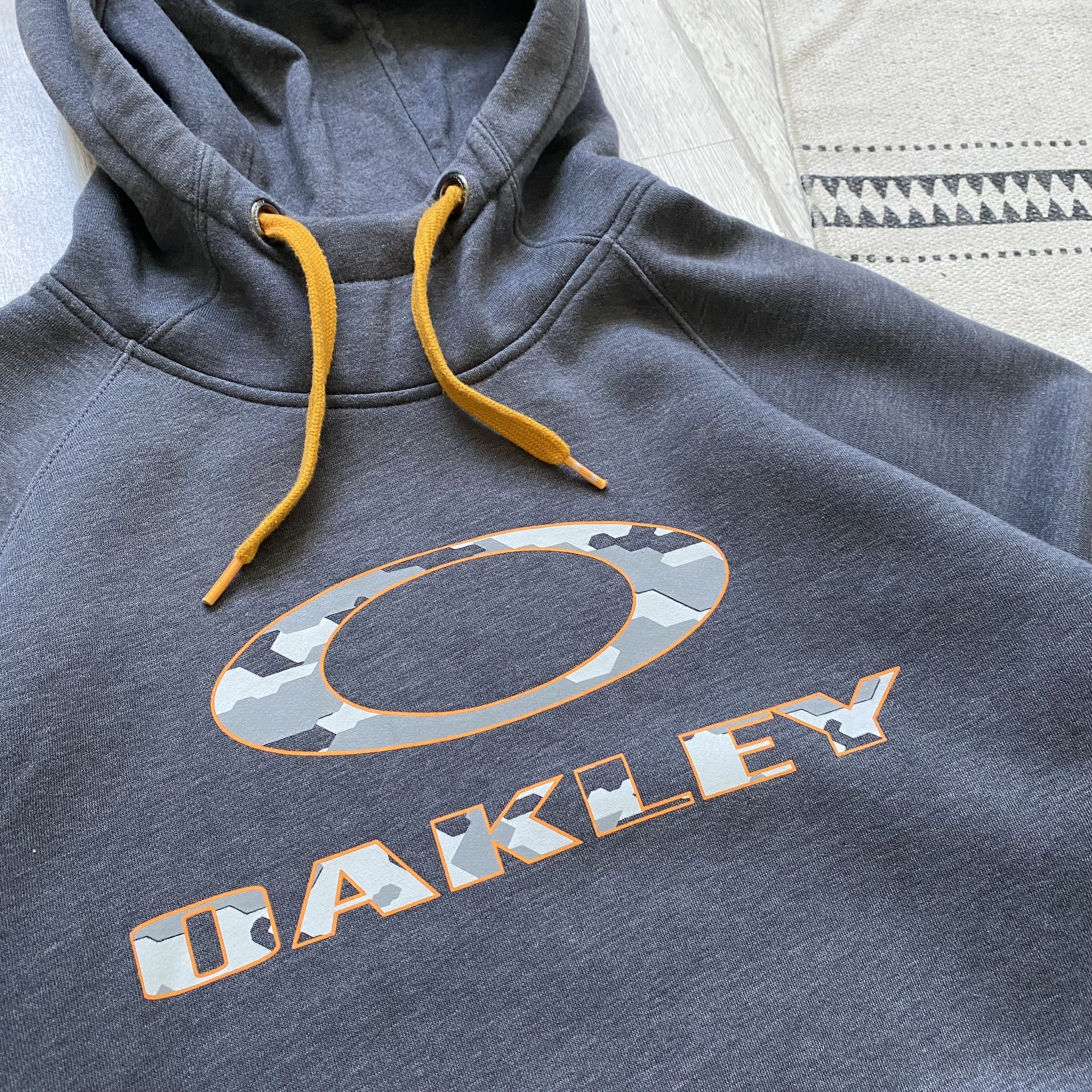 Oakley 🏂 Oakley hoodie center logo board wear Surf Skater Size US L / EU 52-54 / 3 - 5 Thumbnail