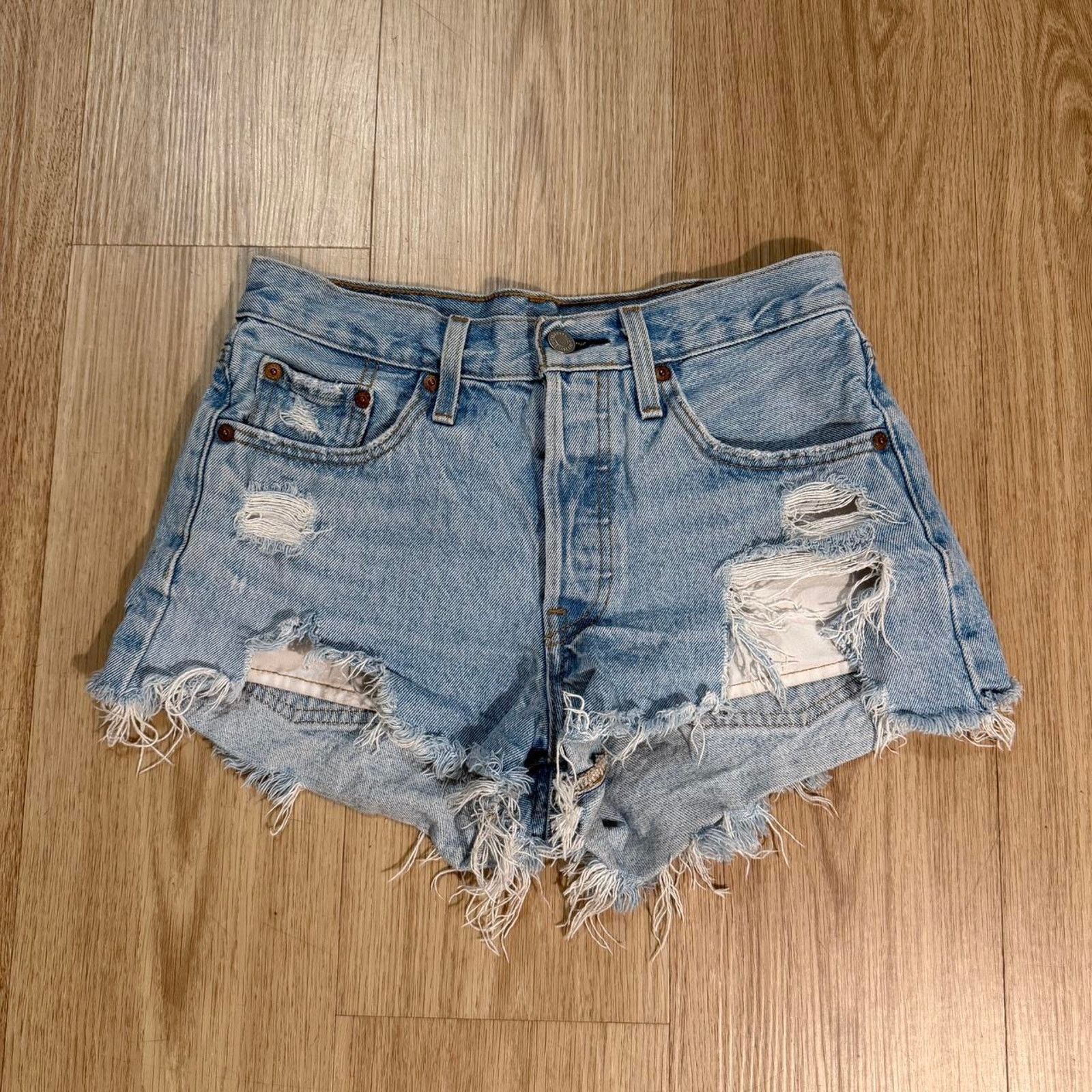 Levi's Levis 501 cutoff denim shorts Size 26" / US 2 / IT 38 - 1 Thumbnail