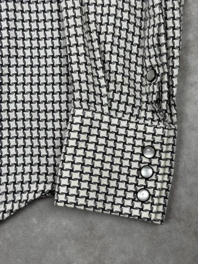 Dolce & Gabbana 2010s Dolce & Gabbana Black & White Sicilian Premium Shirt Size US S / EU 44-46 / 1 - 8 Thumbnail