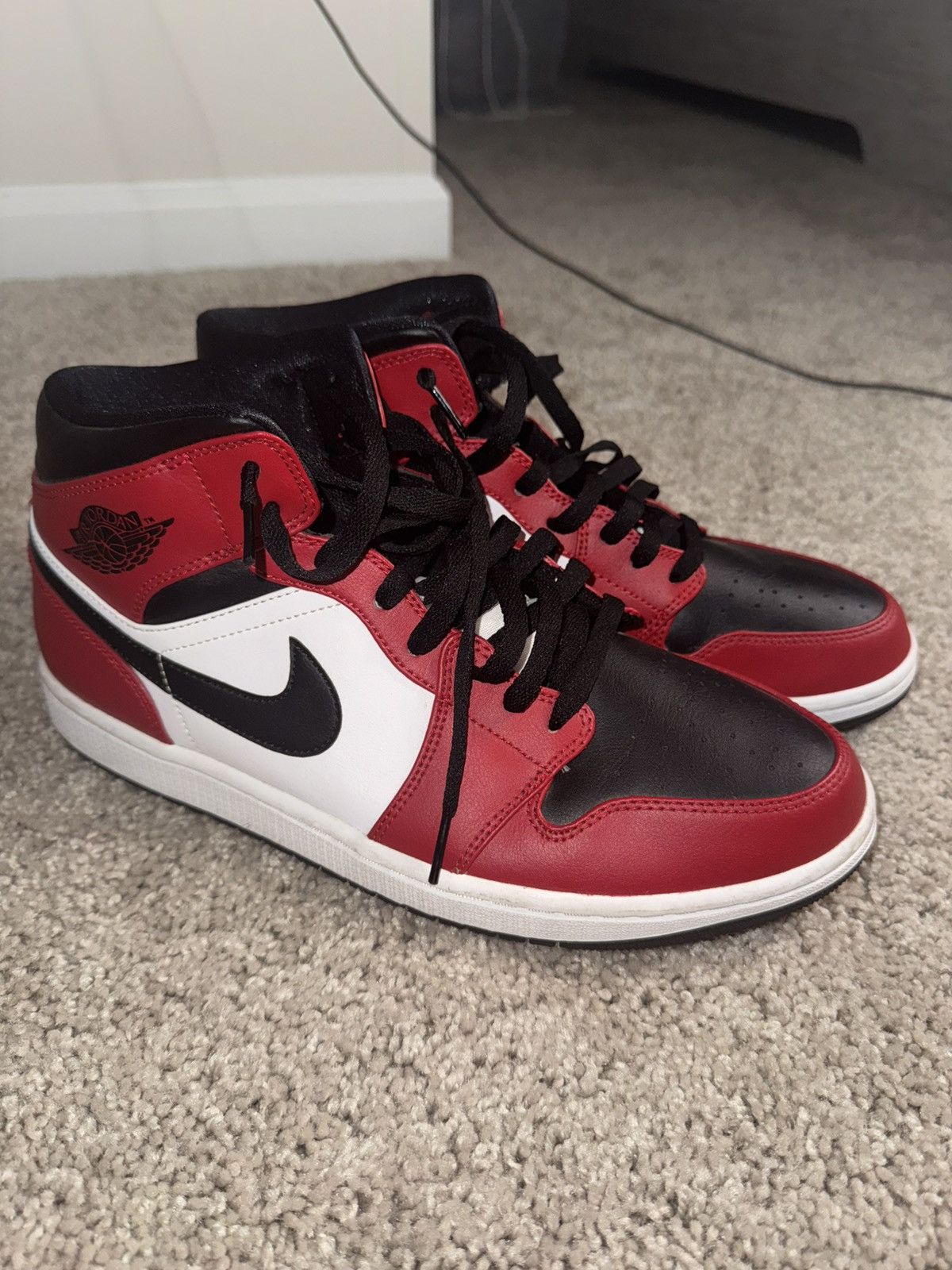 Jordan Brand Air Jordan 1 Mid Chicago Black Size US 11 / EU 44 - 6 Thumbnail
