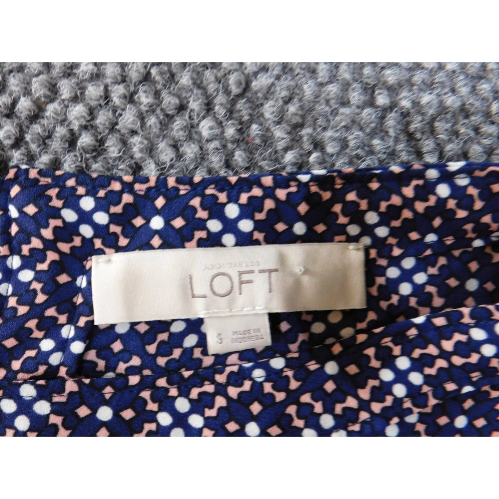Ann Taylor Loft Blouse Women S Blue Geometric Polyester Round Neck Pullover Casual Short Sleeve Long Sleeve Buttoned Lightweight Ann Taylor Loft Regular Size S / US 4 / IT 40 - 6 Thumbnail