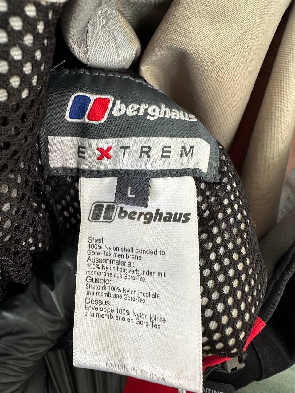 Berghaus Berghaus Gore-Tex XCR Extrem Windbreaker Black/Red Jacket Size US L / EU 52-54 / 3 - 20 Thumbnail