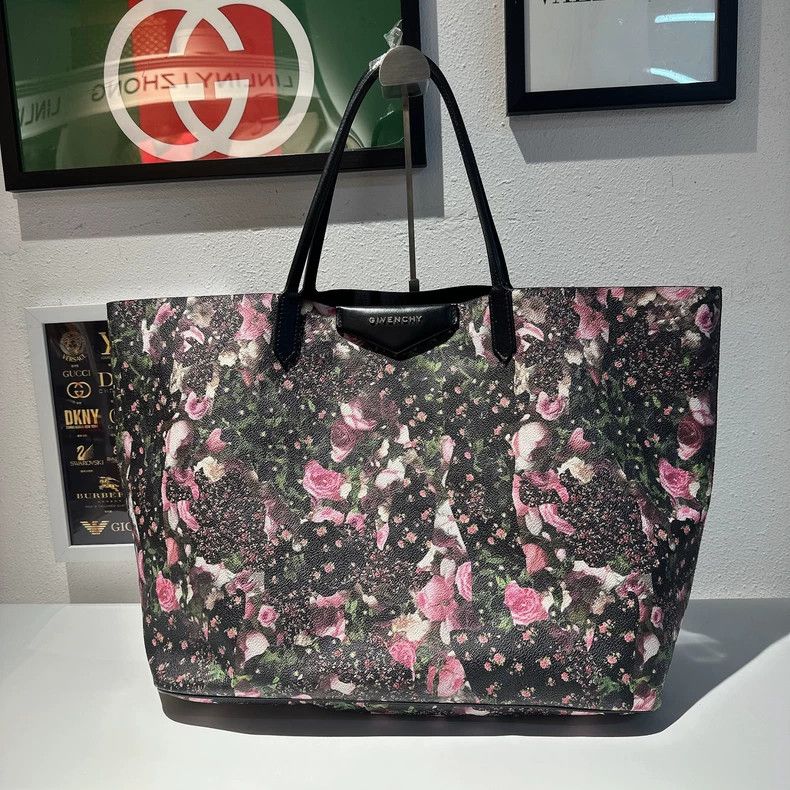Givenchy Givenchy Large Tote with pockets, black leather handle Size ONE SIZE - 1 Thumbnail