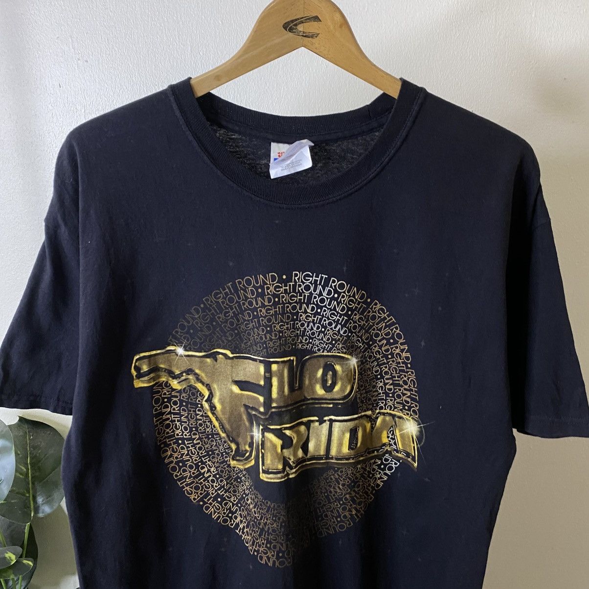 Rap Tees Vintage 2009 Right Round Song by Flo Rida Rapper T Shirt Size US L / EU 52-54 / 3 - 2 Thumbnail