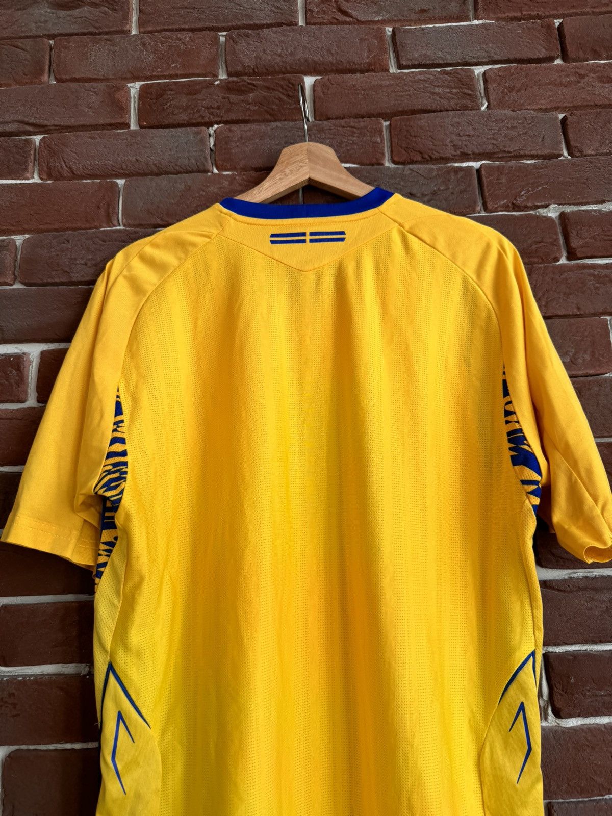 Umbro Rare Vintage 00s Umbro Sweden Team L Yellow Jersey Soccer Size US L / EU 52-54 / 3 - 8 Thumbnail
