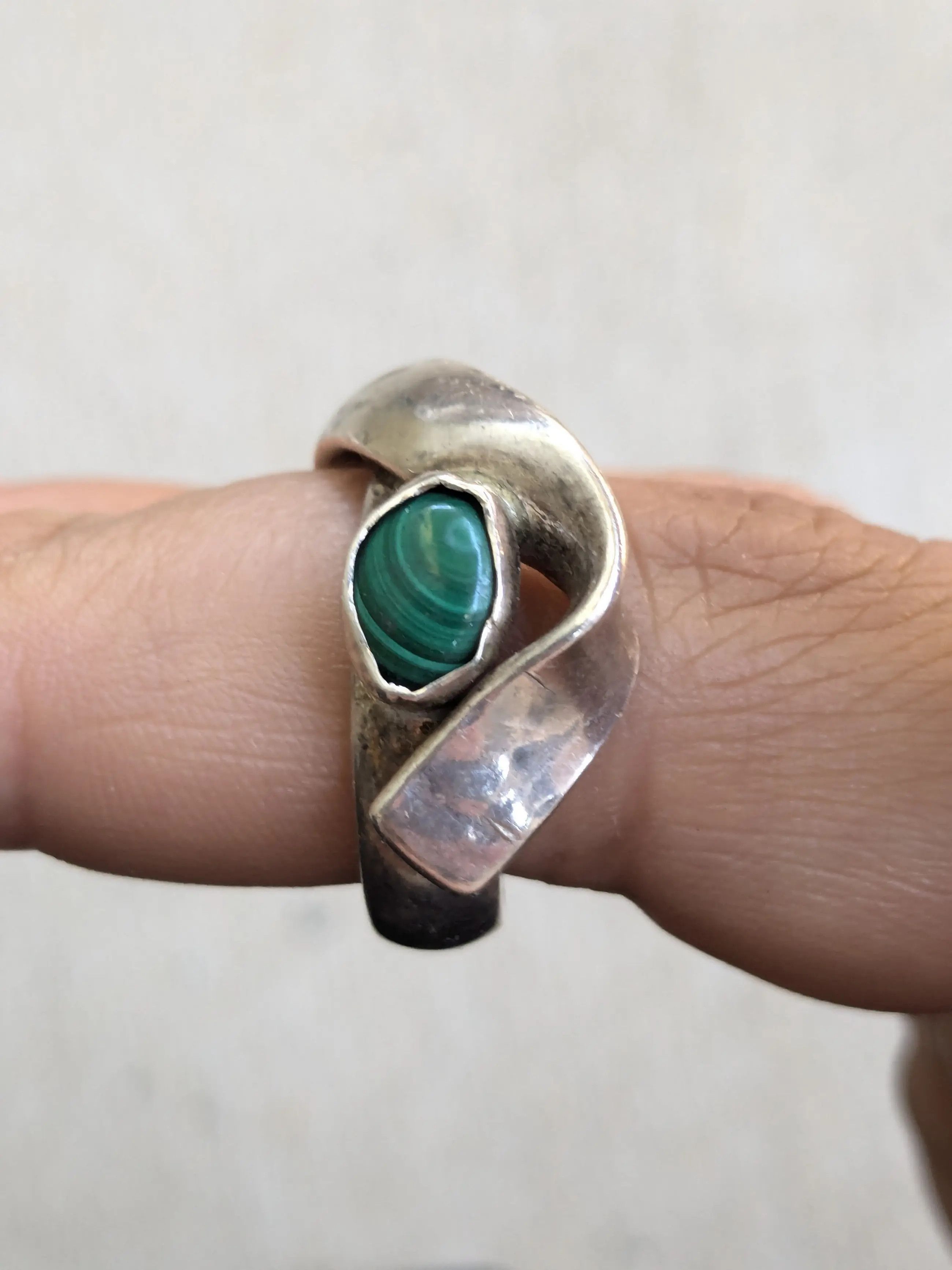 Jewelry × Vintage Vintage Sterling Silver Ring Malachite 10 Modern Abstract Size ONE SIZE - 2 Thumbnail