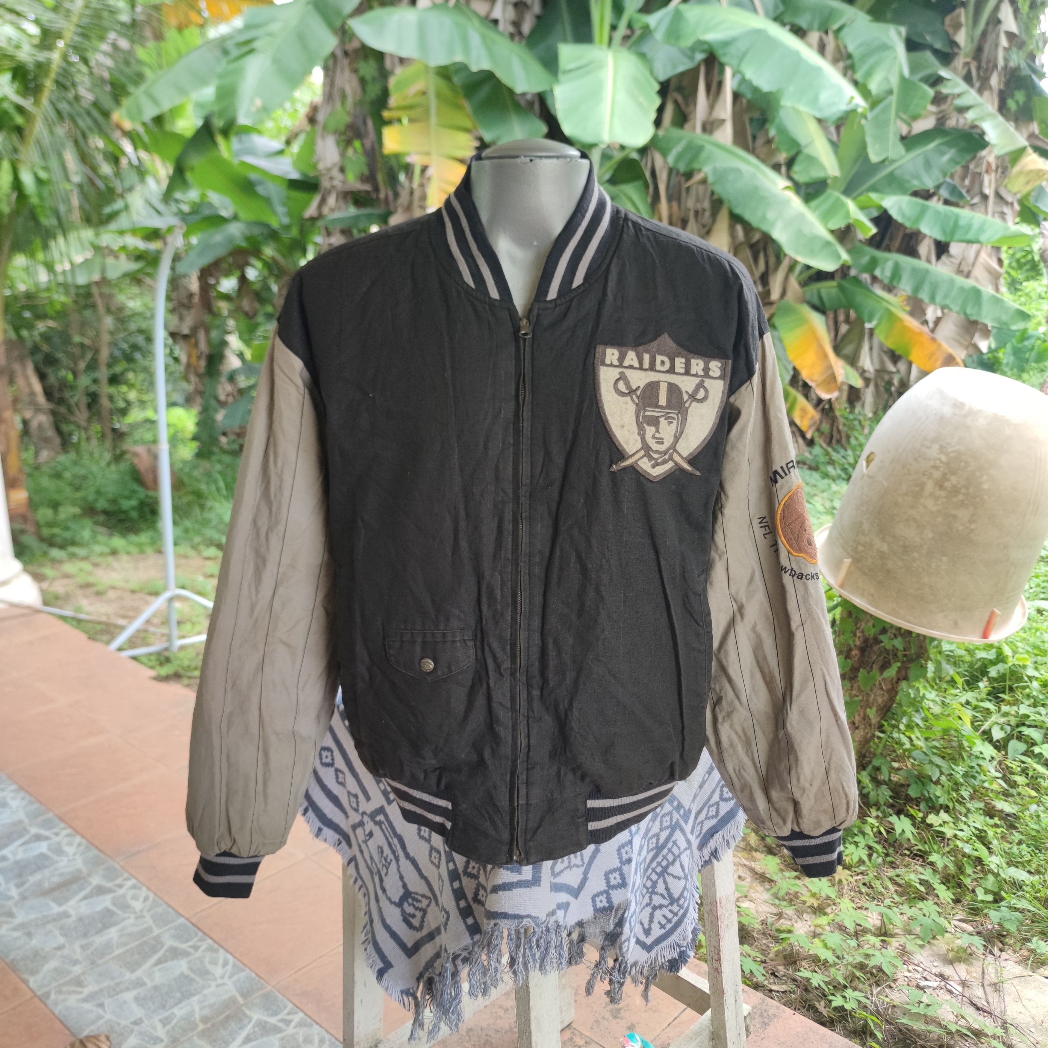 Mirage × NFL VINTAGE MIRAGE OAKLAND RAIDERS REVERSIBLE JACKET Size US L / EU 52-54 / 3 - 11 Thumbnail