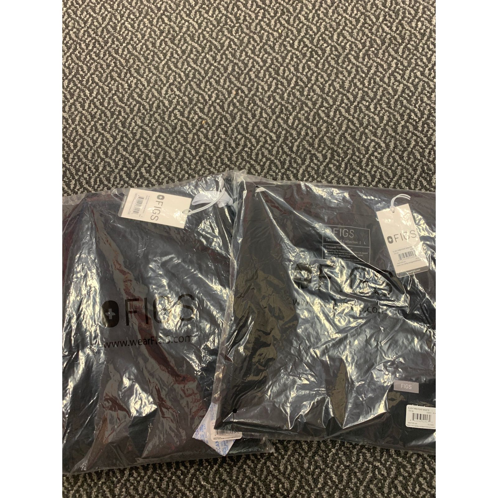 Other FIGS Scrub Top & Pisco Bottoms Black Size Large SHIPS NOW Size US L / EU 52-54 / 3 - 4 Thumbnail
