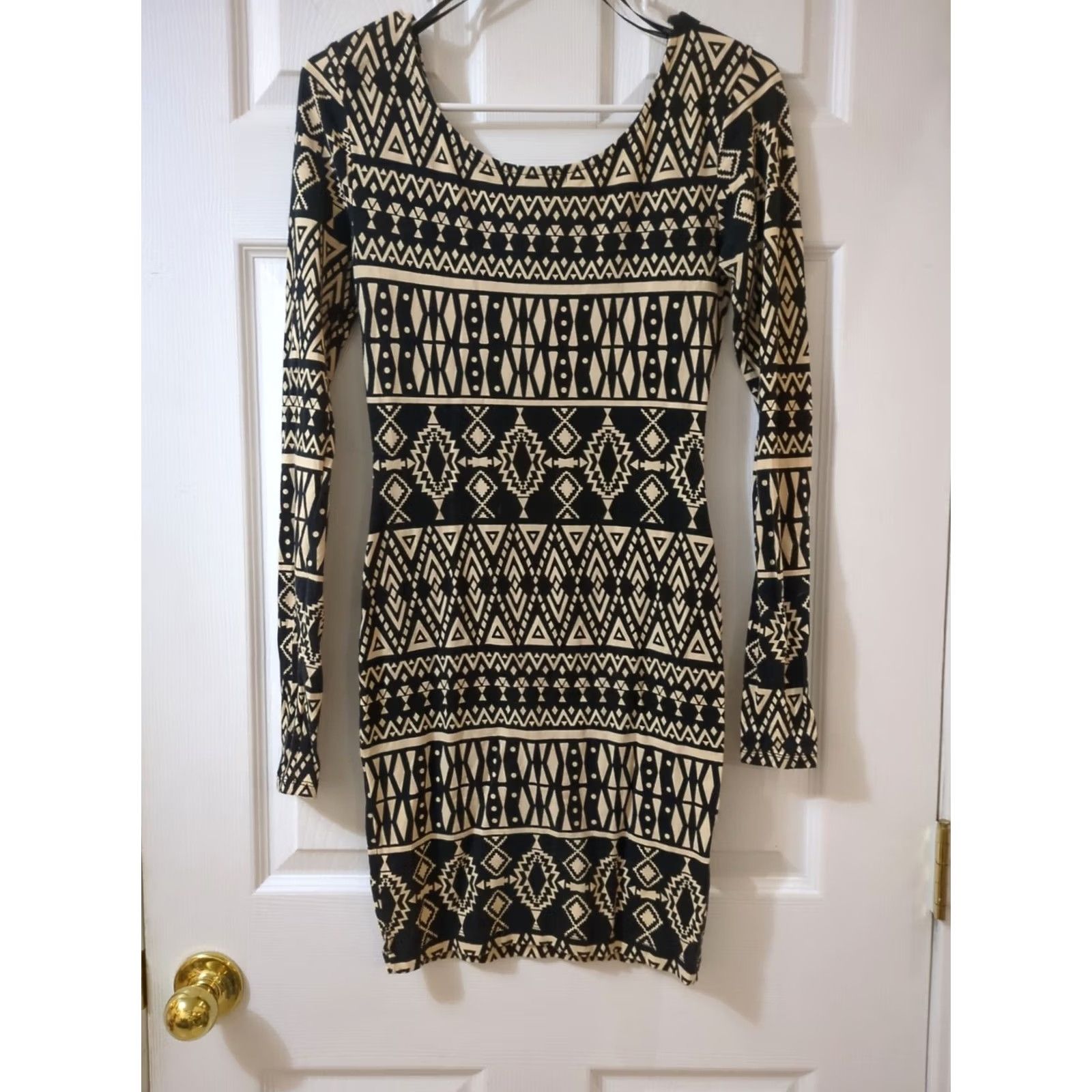 Forever 21 Forever 21 Long Sleeve Mini Dress S Black Tribal Print Women Dress Size S / US 4 / IT 40 - 4 Thumbnail