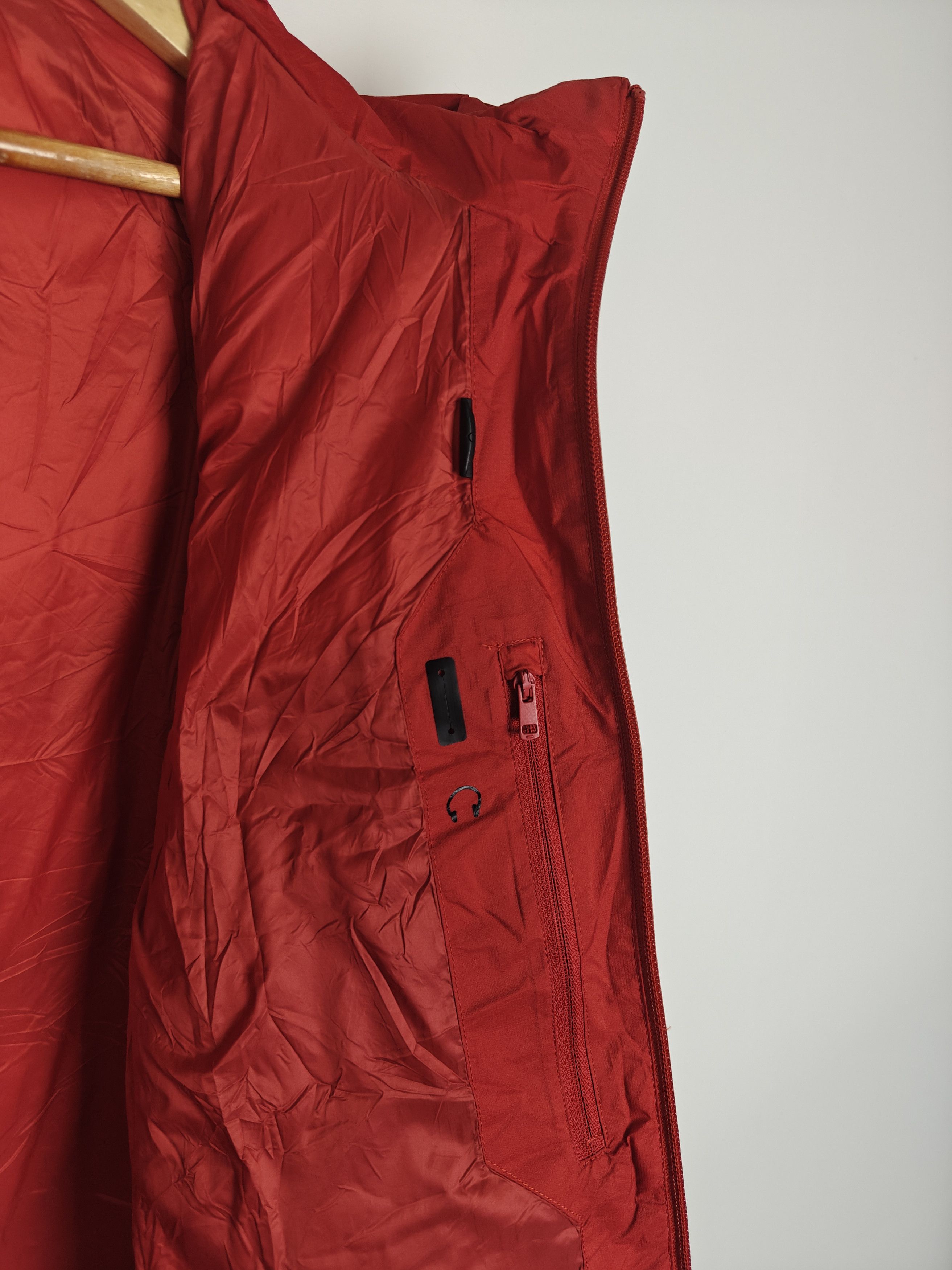 Uniqlo Uniqlo Puffer Zip Jacket Water/Wind Proof Red size S Size US S / EU 44-46 / 1 - 8 Thumbnail