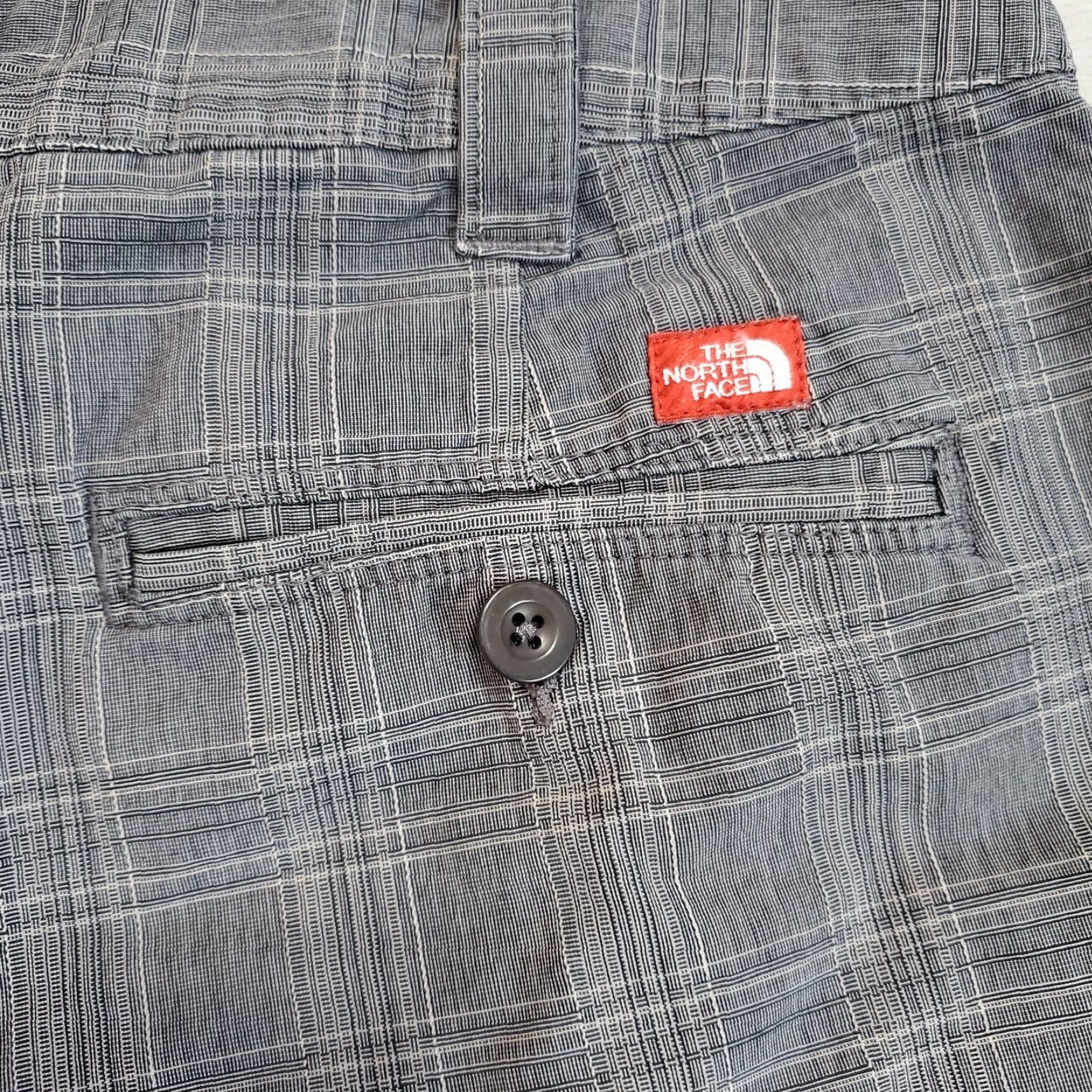 The North Face VINTAGE The North Face Bermuda Shorts Women 8 Gray Plaid 100% Cotton Hiking Camping Size 30" / US 8 / IT 44 - 5 Thumbnail