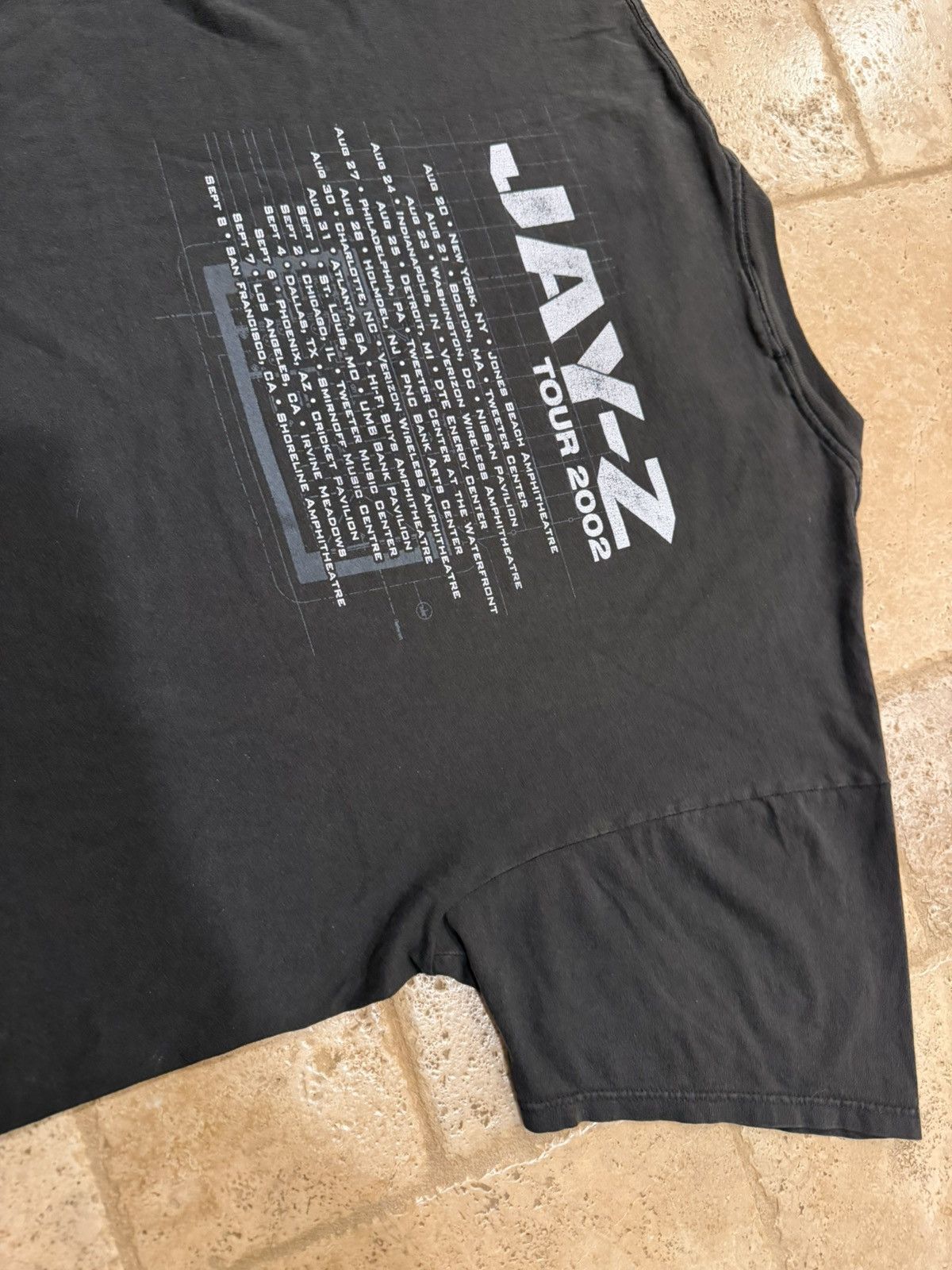 Vintage Vintage Jay Z 2002 Tour Faded Rap Tee Size US XL / EU 56 / 4 - 10 Thumbnail
