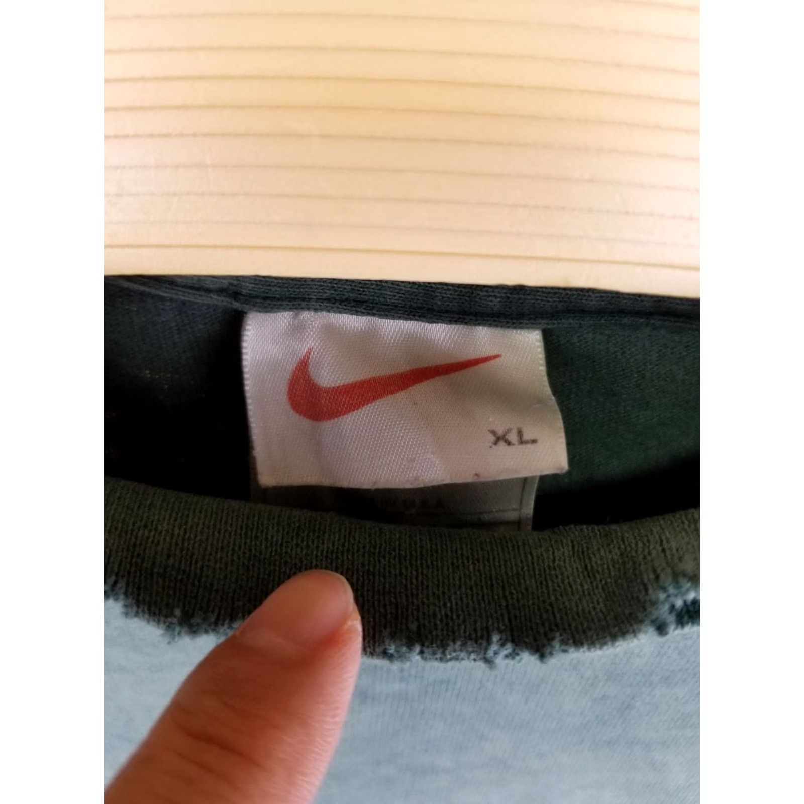 Nike VINTAGE NIKE GREEN SUN FADED DISTRESSED TRASHED LONG SLEEVE T-SHIRT XL Mens Shirt 90s Size US XL / EU 56 / 4 - 4 Thumbnail