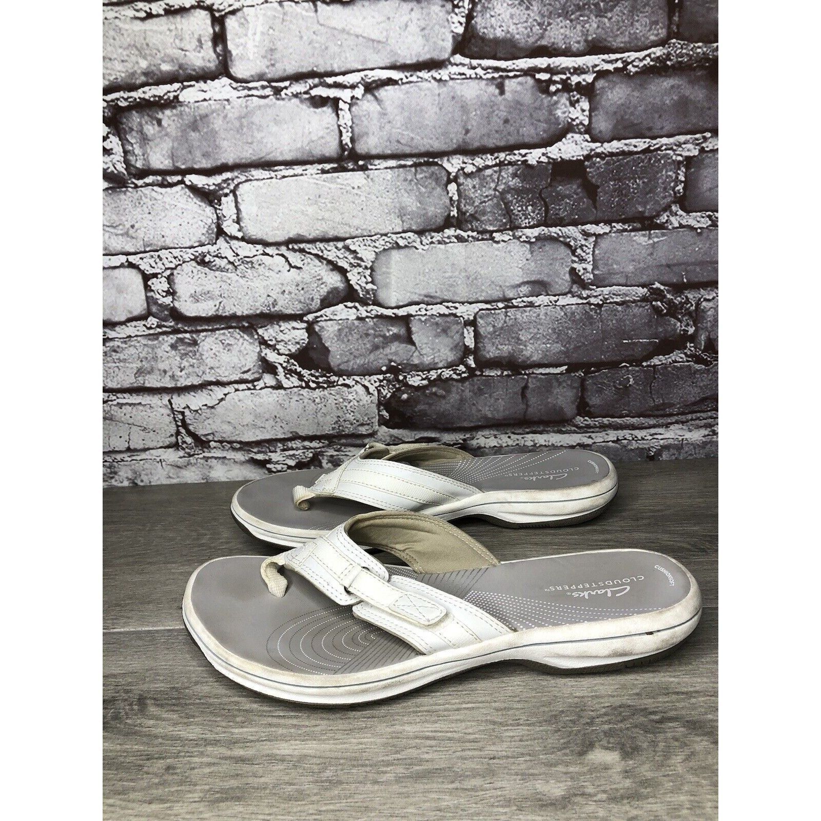 Clarks Clarks Cloudsteppers White Brinkley Flip Flops Foam Sandals Size US 9 / IT 39 - 11 Thumbnail