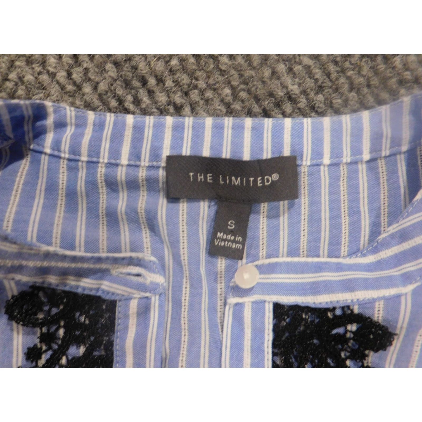 Vintage The Limited Blouse Womens S Blue Lightweight Striped Crew Neck Button Pullover Cotton Rayon Regular Casual Size S / US 4 / IT 40 - 4 Thumbnail
