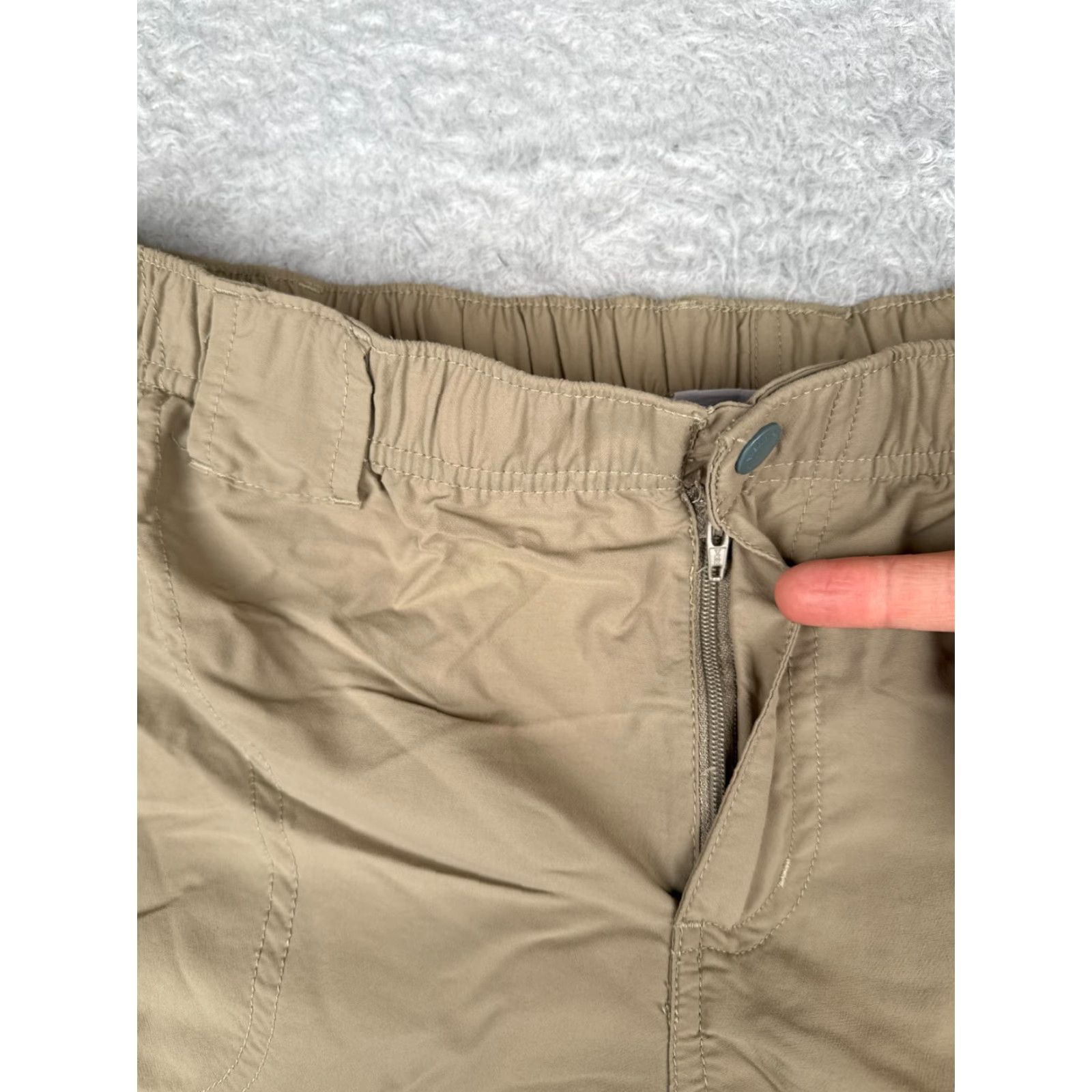 Vintage Columbia Women's Shorts Cargo Elastic Waist Nylon Beige Casual Activewear Travel Size L Size 36" / US 14 / IT 50 - 6 Thumbnail