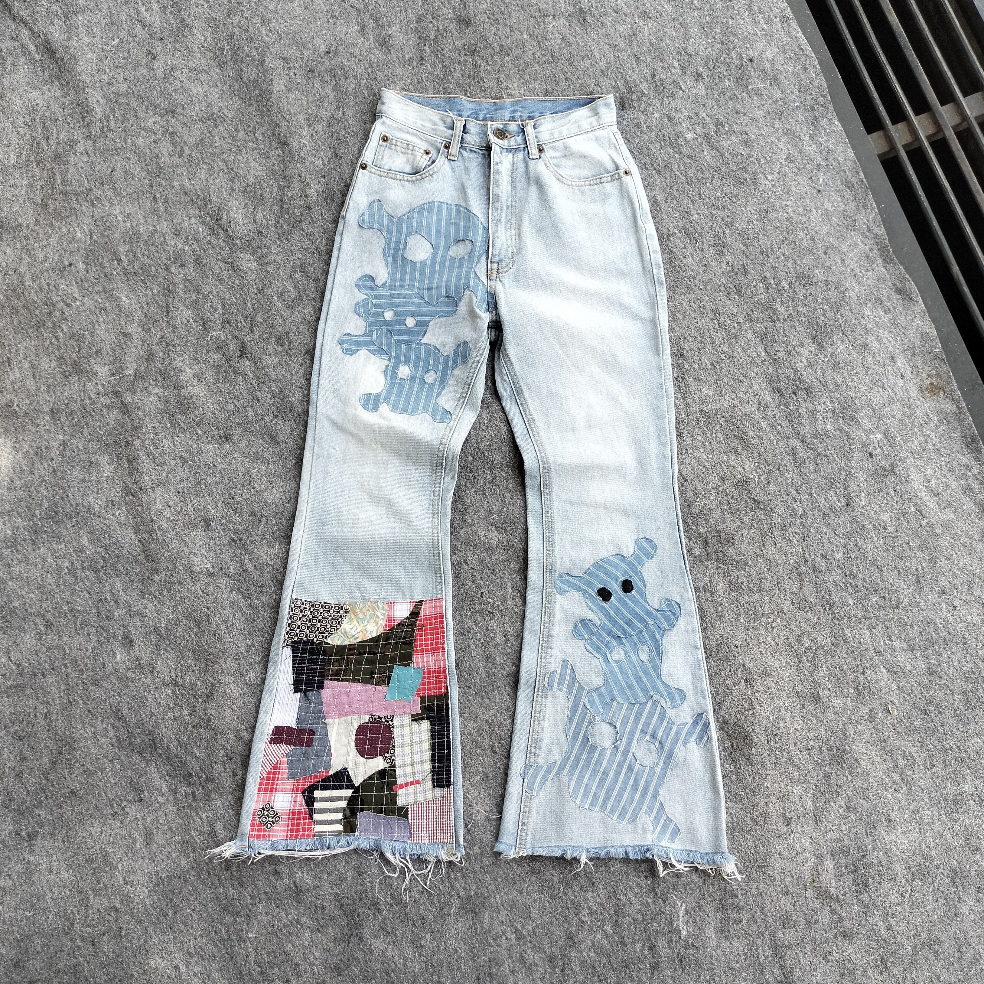 If Six Was Nine Y2k 6 skull patch work flare jeans Size 25" / US 0 / IT 36 - 1 Thumbnail