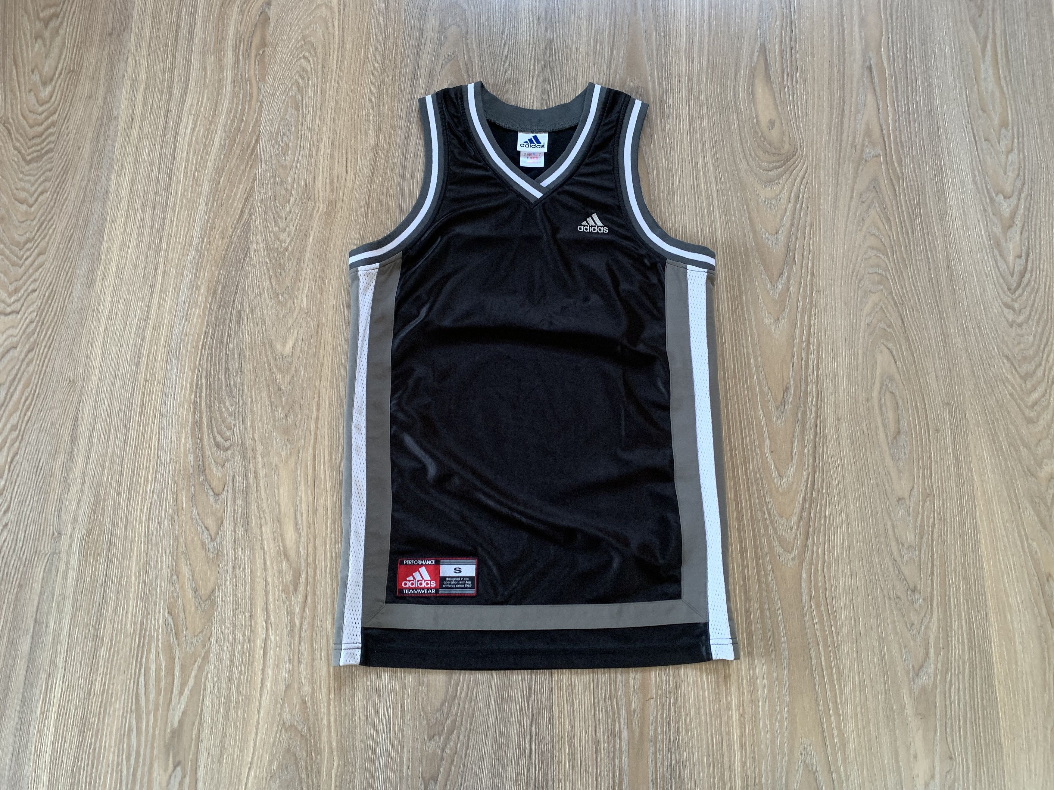 Adidas Vintage Adidas Teamwear Performance Basketball Tank Top Size US S / EU 44-46 / 1 - 1 Thumbnail