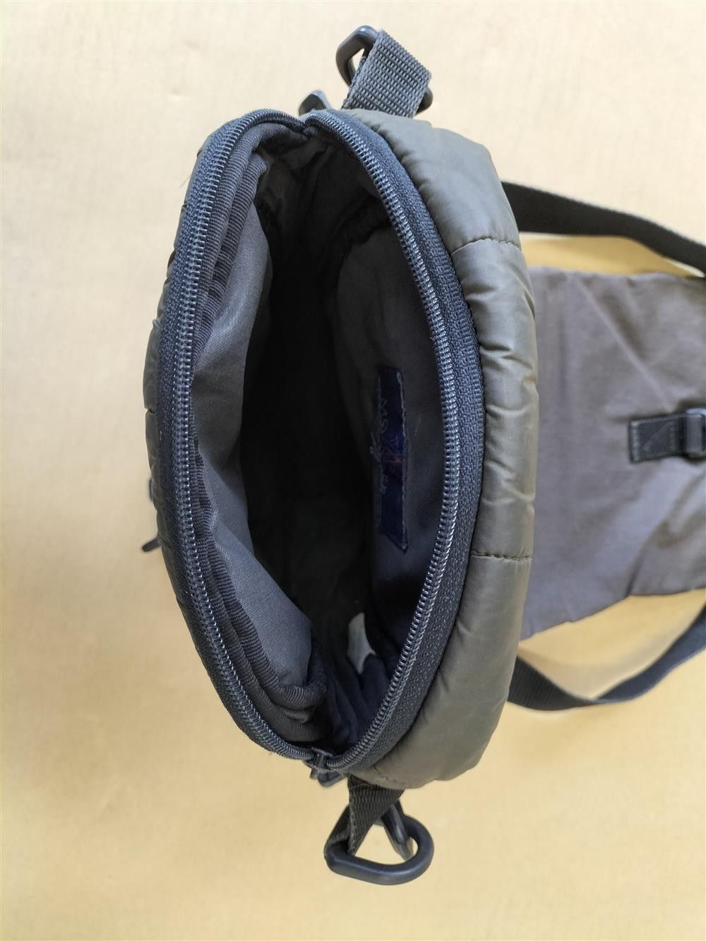 Moncler VINTAGE 1990s MONCLER PUFFER SHOULDER BAG OLIVE GREEN Size ONE SIZE - 4 Thumbnail
