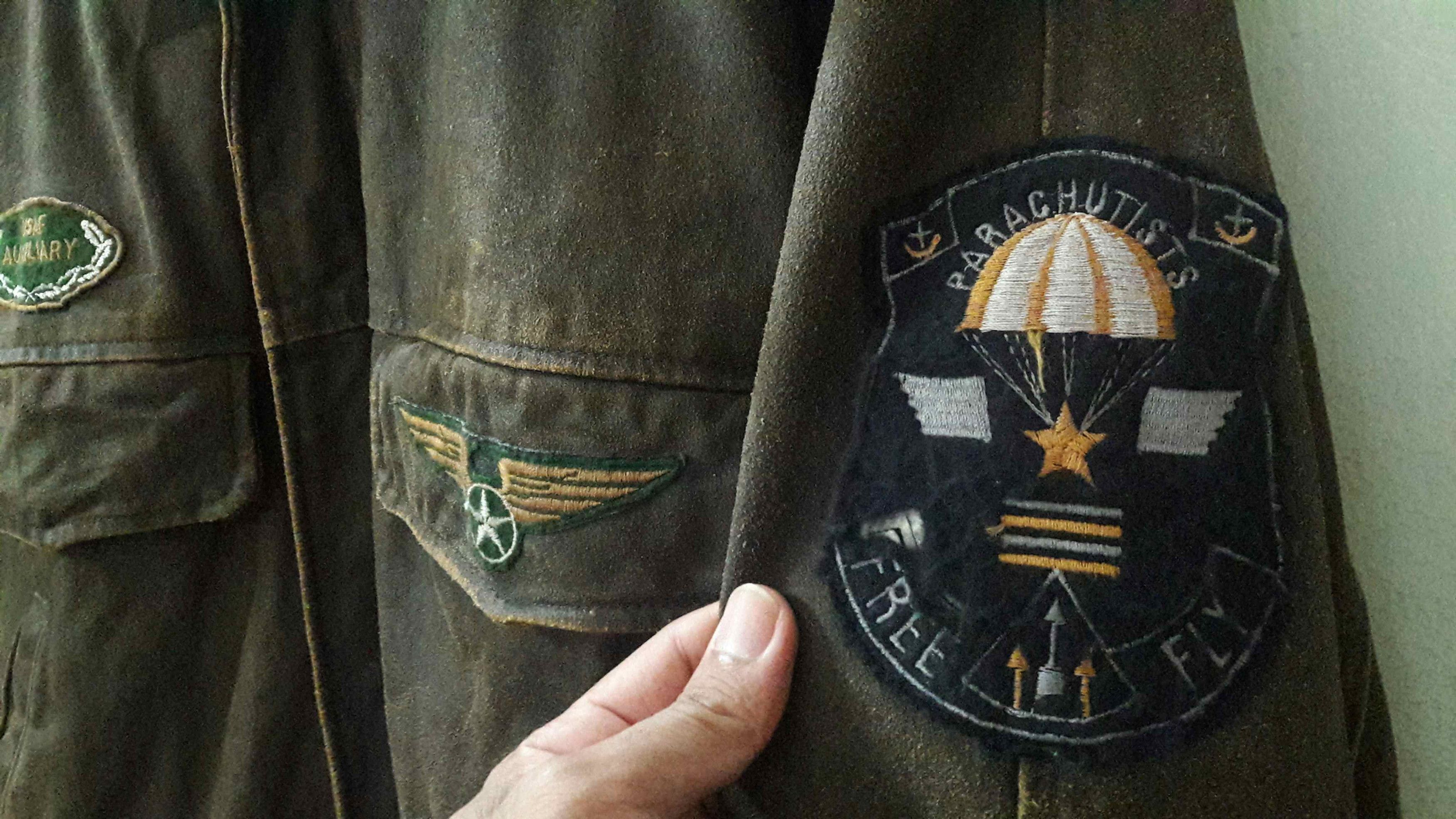 Vintage Vintage Military Air Force Jacket Leather Para Patches Italy Size US L / EU 52-54 / 3 - 4 Thumbnail