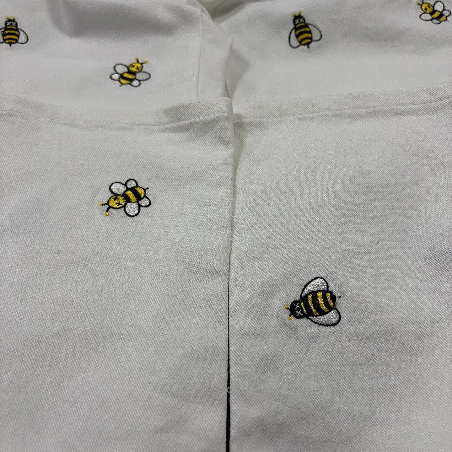 Dior Dior x KAWS Bee Embroidered Jeans Size 31. Size US 31 - 6 Thumbnail