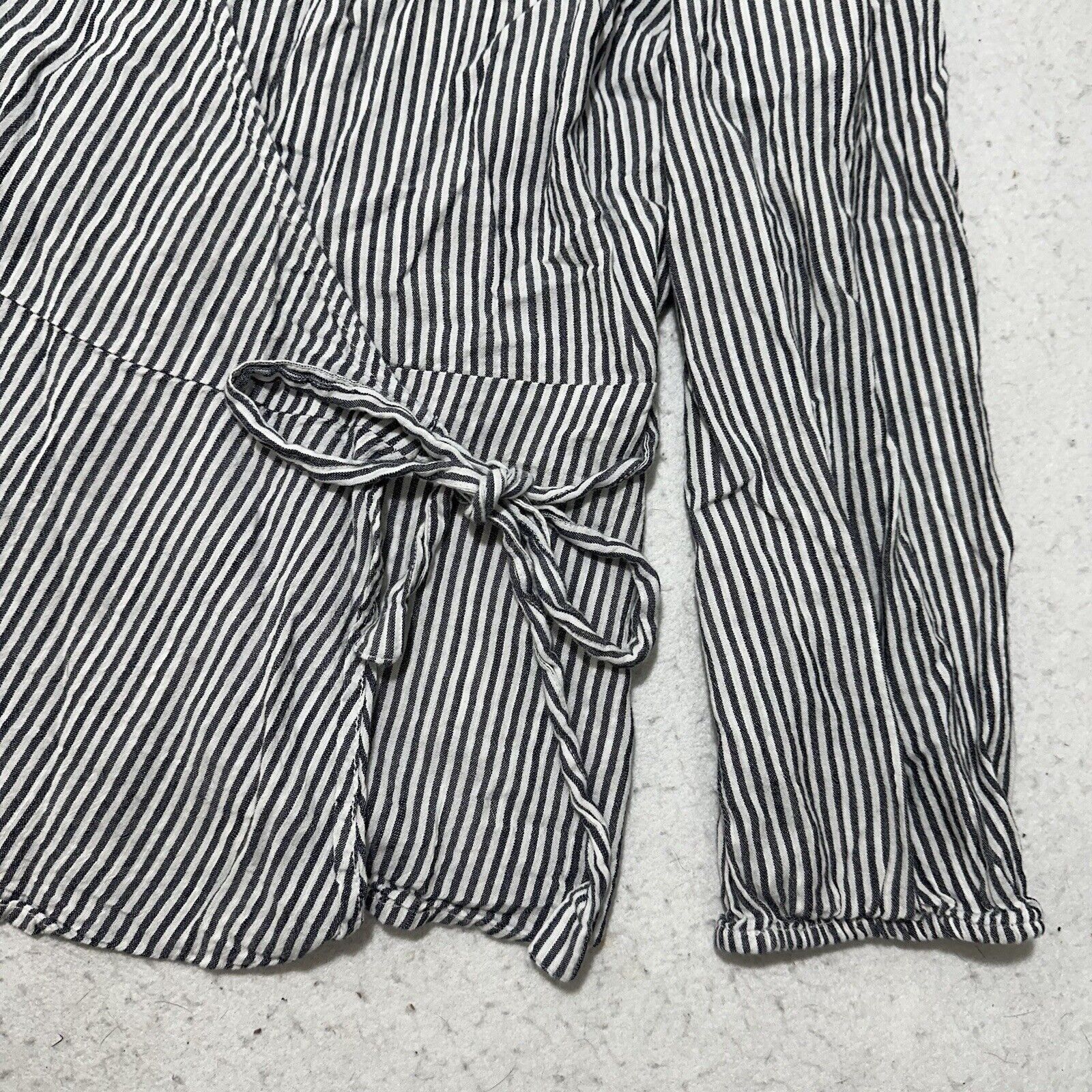 Old Navy Old Navy Medium Long Sleeve Wrap Top Navy Blue Striped Shirt Size M / US 6-8 / IT 42-44 - 5 Thumbnail