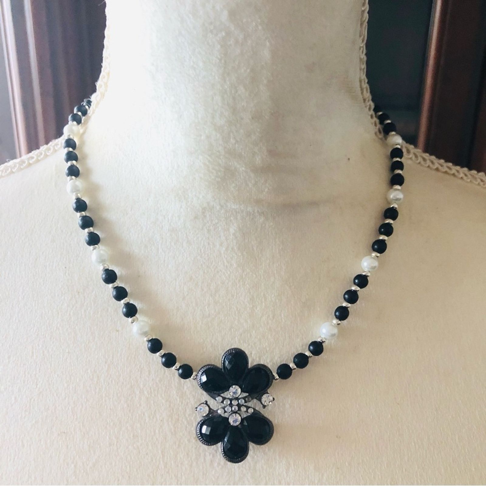 Handmade Handcrafted repurpose black and white Pearl necklace Size ONE SIZE - 2 Thumbnail