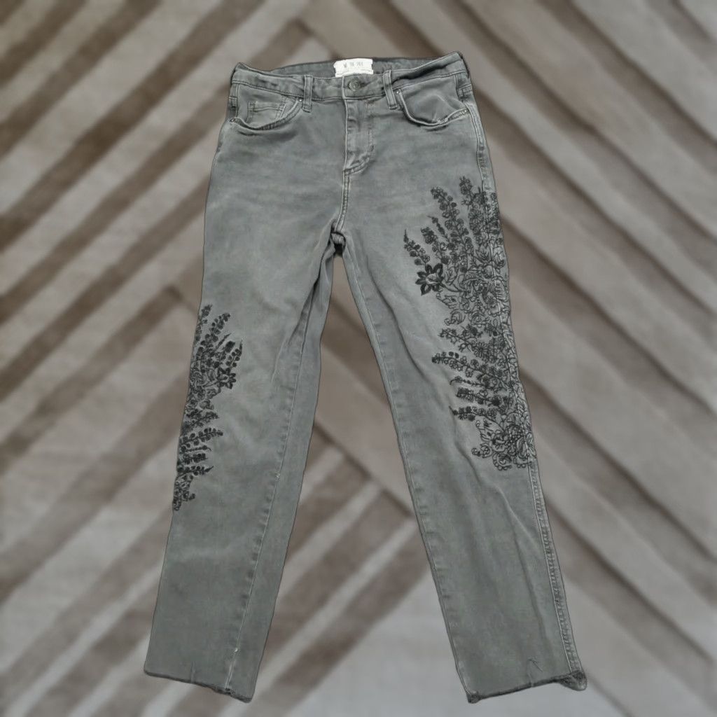Free People Free People Jeans Womens 26 Grey Embroidery Flowers Raw Hem We The Free Size 26" / US 2 / IT 38 - 1 Thumbnail