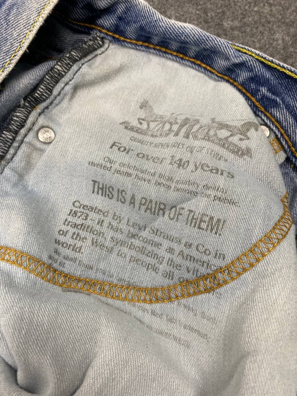 Levi's levis 550 lightwash distressed denim nice design Size US 37 - 14 Thumbnail