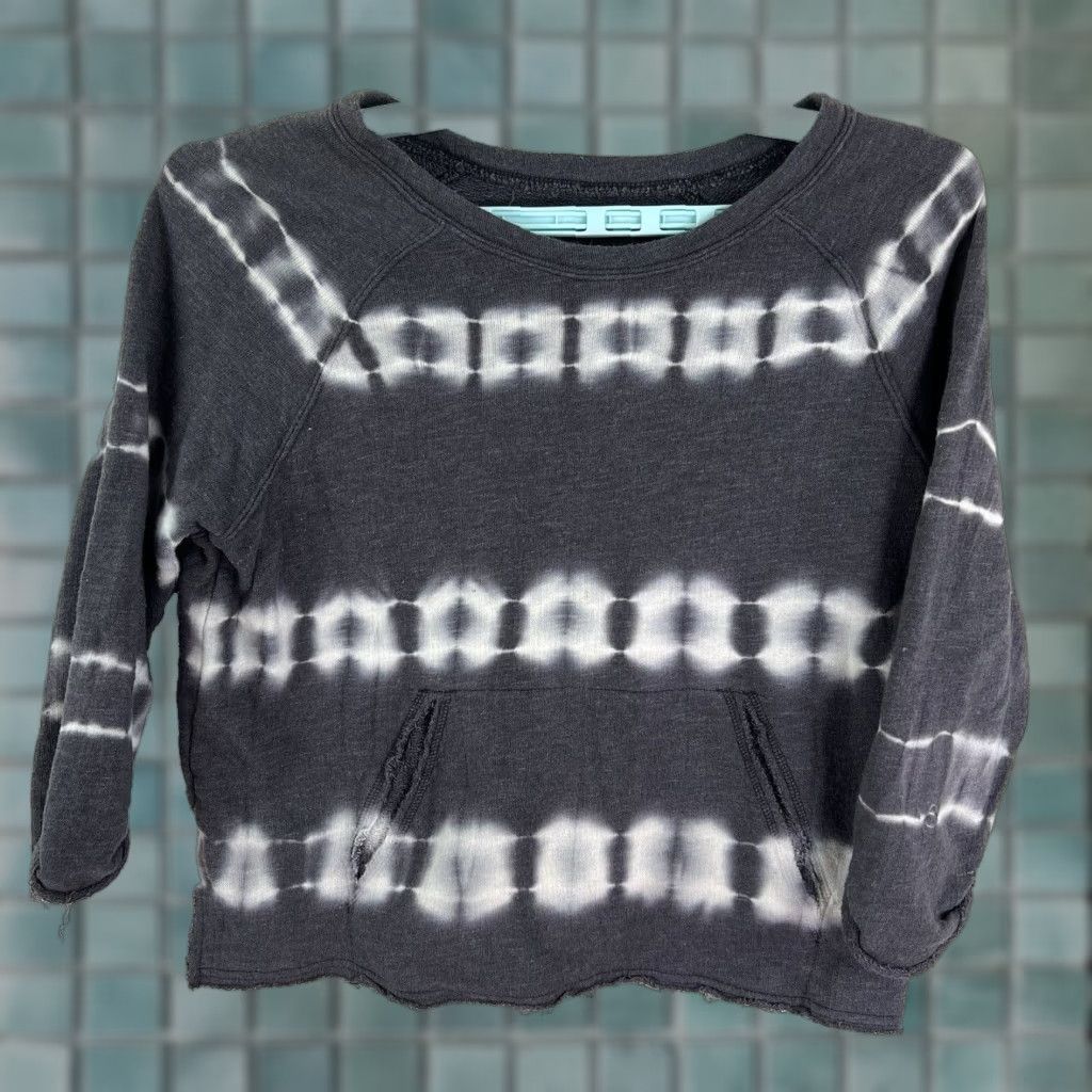 Billabong VINTAGE Billabong Shirt Womens M Gray Tie Dye Cut Off Pocketed Sweatshirt 3/4 Sleeve Geometric Print 90s Beach Theme Mens? Womens Size M / US 6-8 / IT 42-44 - 1 Thumbnail