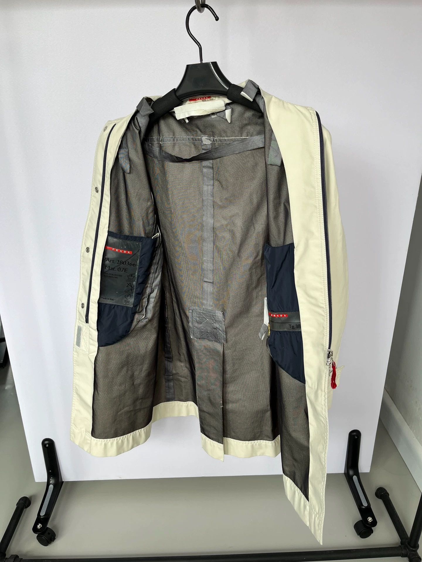 Prada Prada Sport GORE-TEX Fully Taped Seams Jacket 00s Size XS / US 0-2 / IT 36-38 - 4 Thumbnail