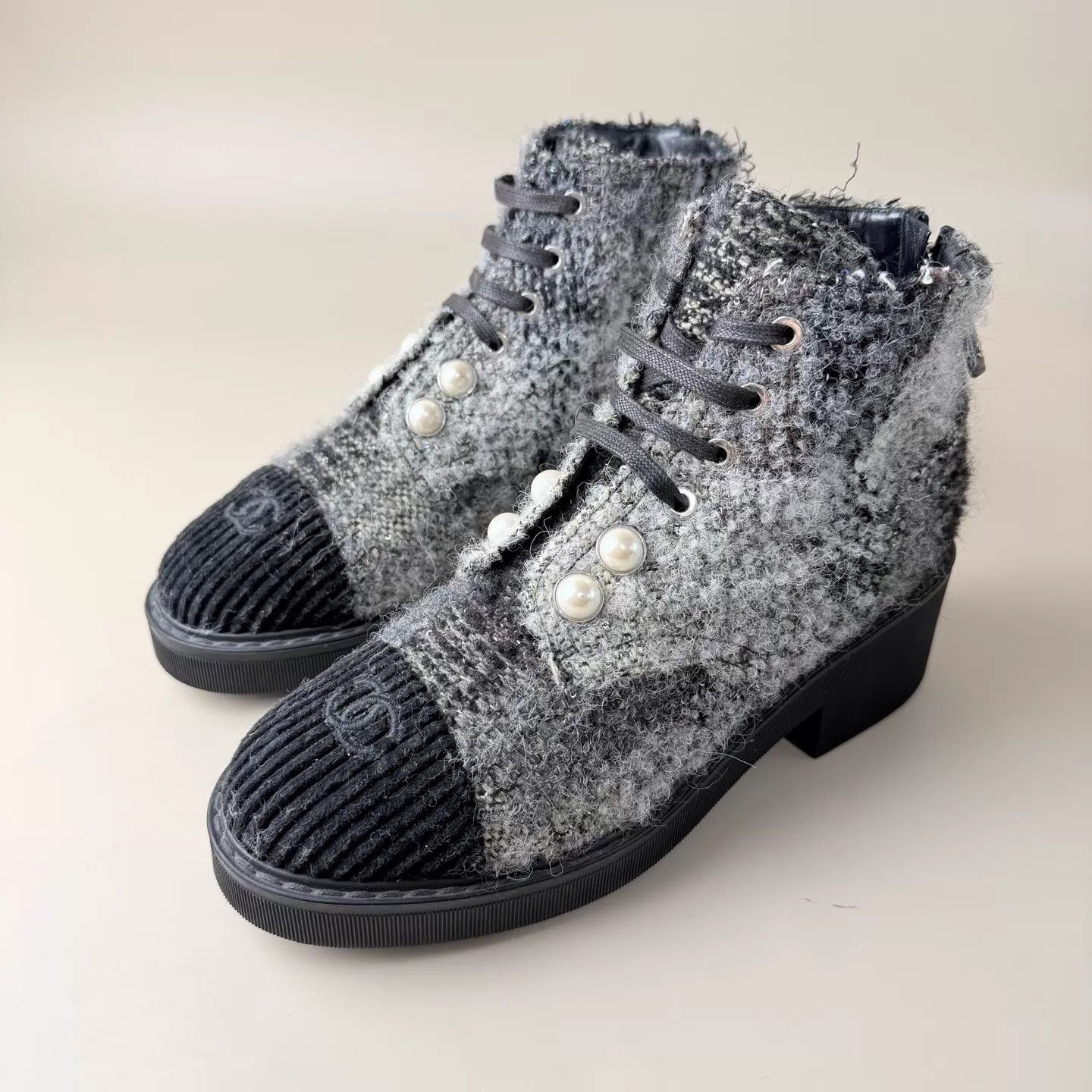 Chanel CHANEL black gray pearl CC woven short boots 37.5 EU 99 new Size US 7 / IT 37 - 1 Thumbnail