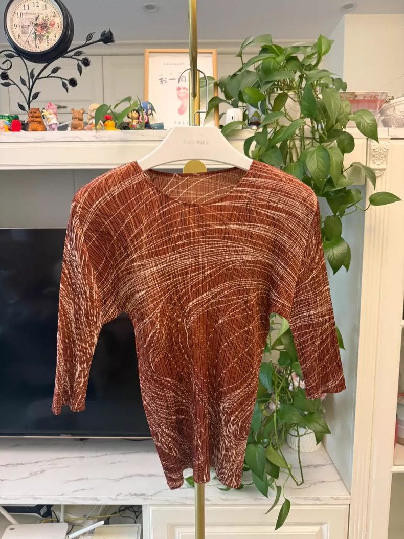 Issey Miyake Issey Miyake size:3 Brown pleated top Size XS / US 0-2 / IT 36-38 - 1 Thumbnail