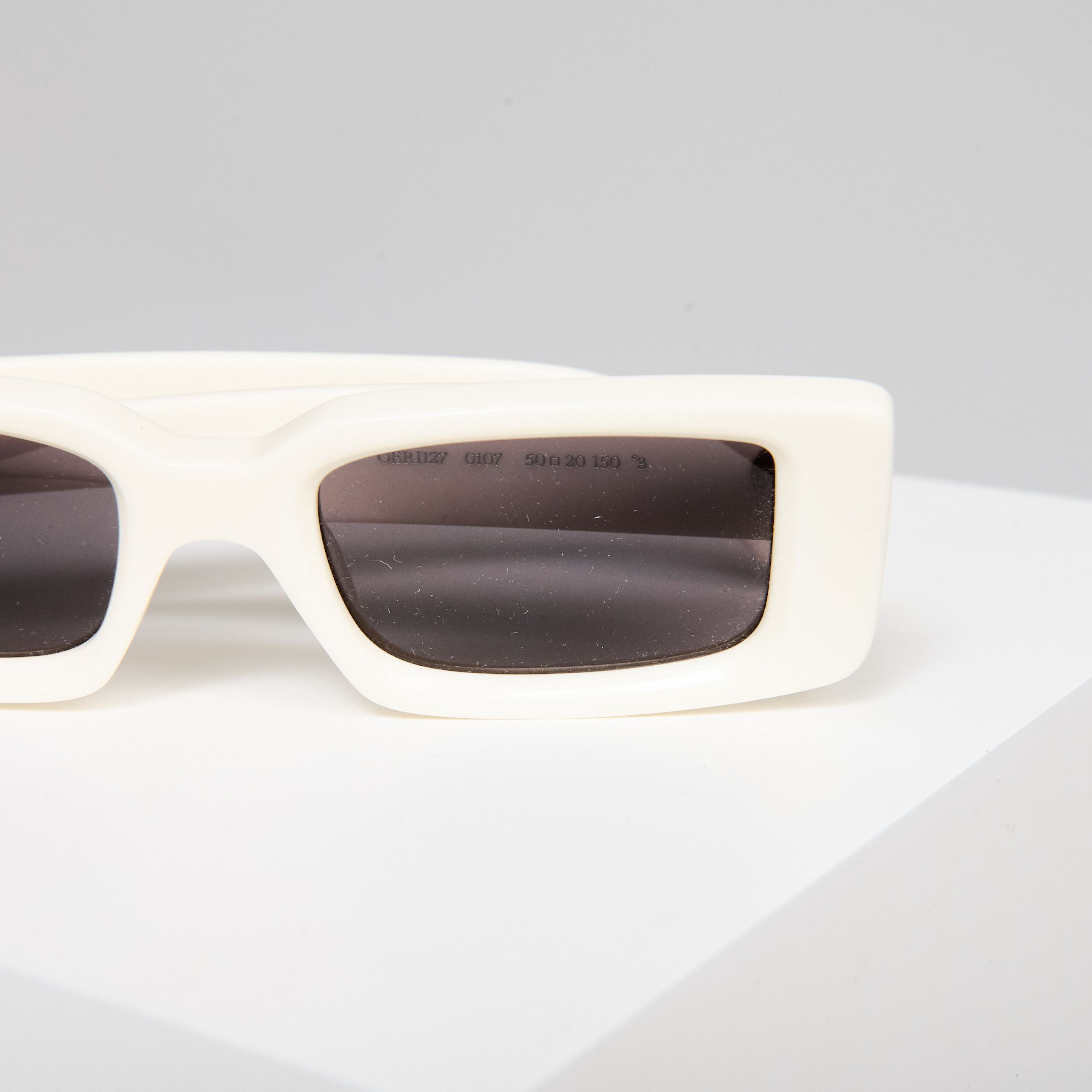 Off-White OFF WHITE ARTHUR WHITE DARK GREY SUNGLASSES Size ONE SIZE - 8 Thumbnail