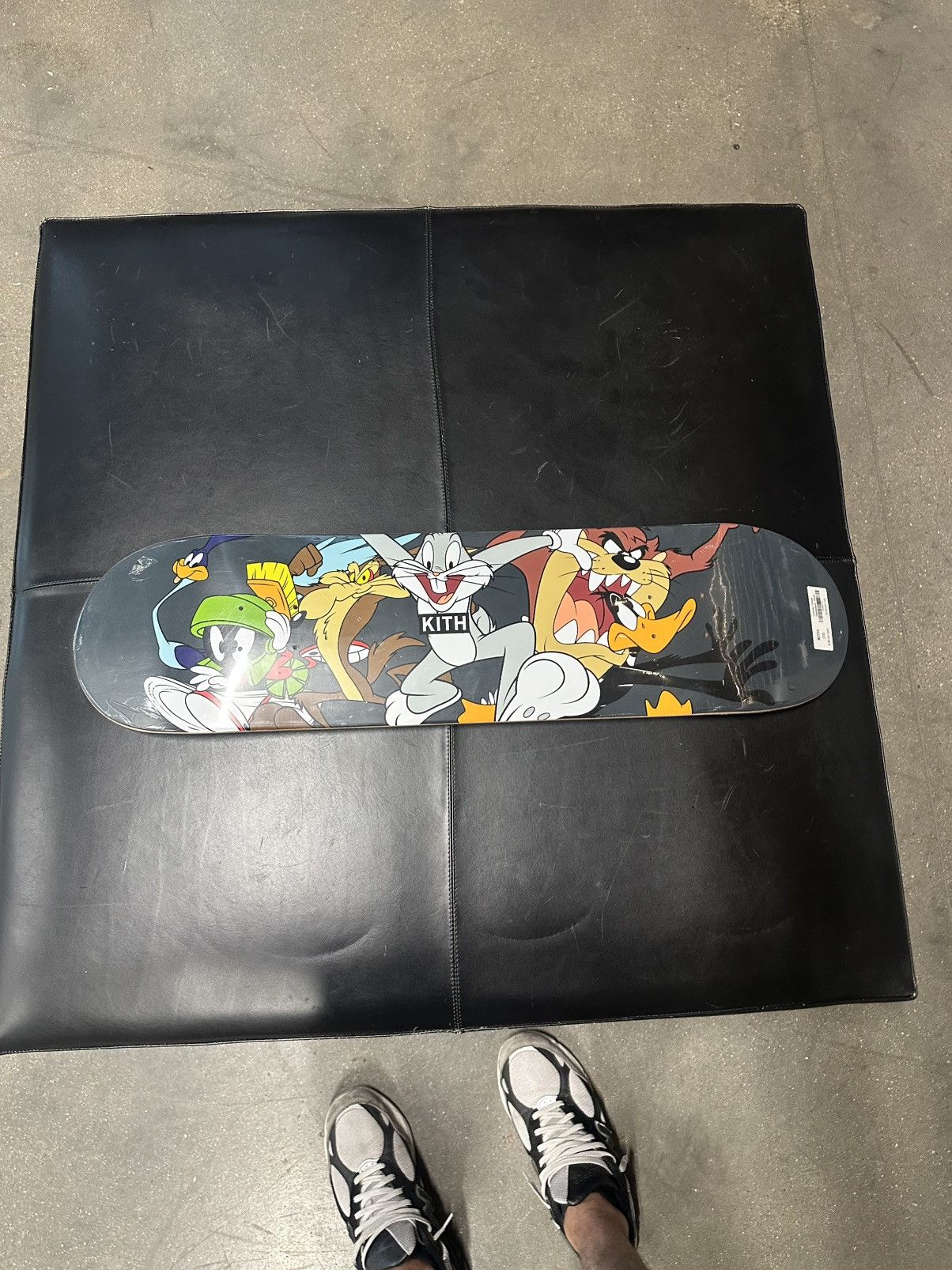 Kith Kith x Looney Tunes Jumping Out Skate Deck Size ONE SIZE - 1 Thumbnail