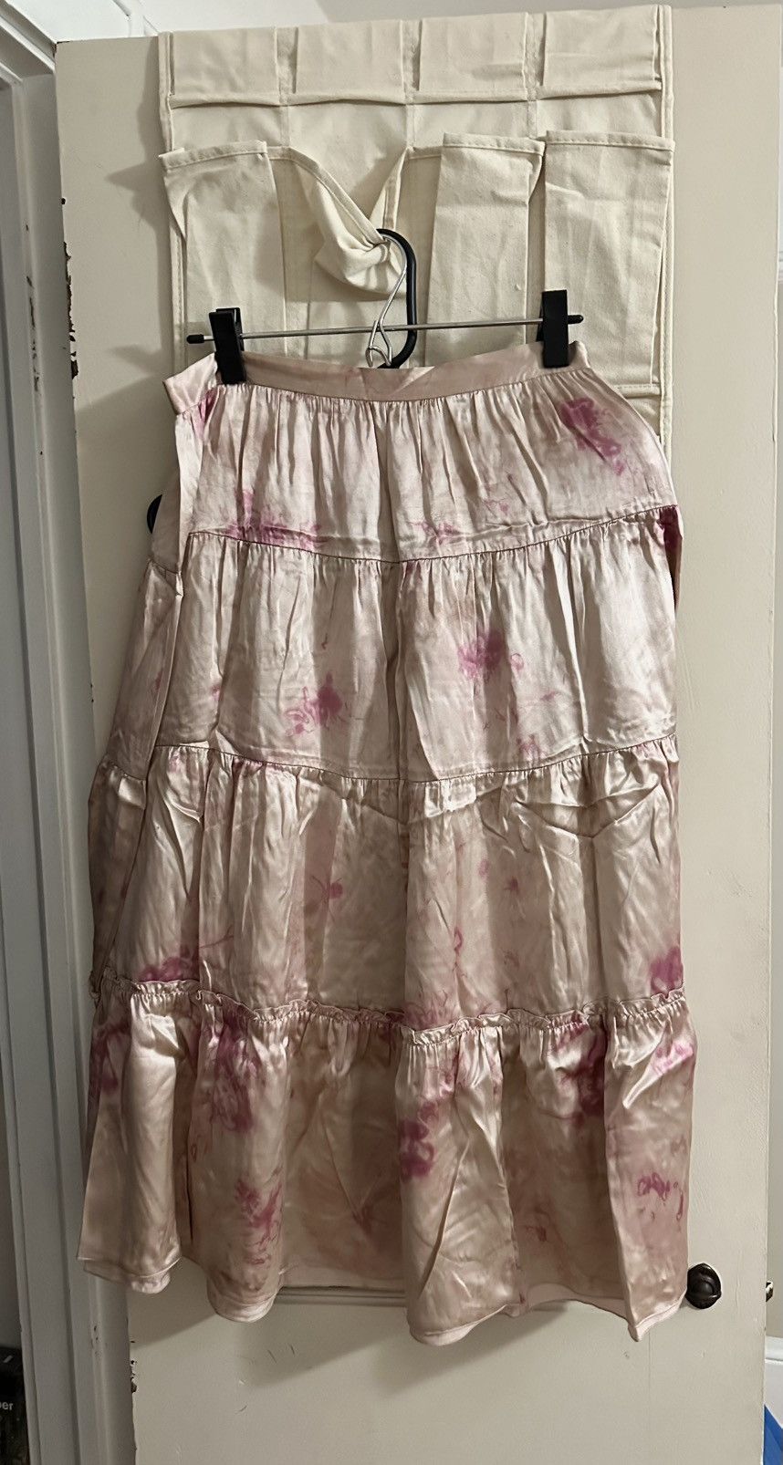 Other gently worn flowy pink skirt Size 27" / US 4 / IT 40 - 1 Thumbnail