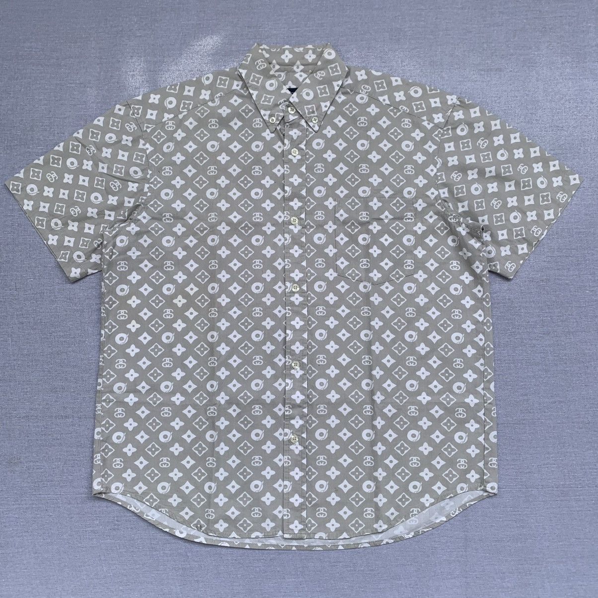 Stussy Rare vintage stussy rip off gucci button up shirt Size US S / EU 44-46 / 1 - 1 Thumbnail