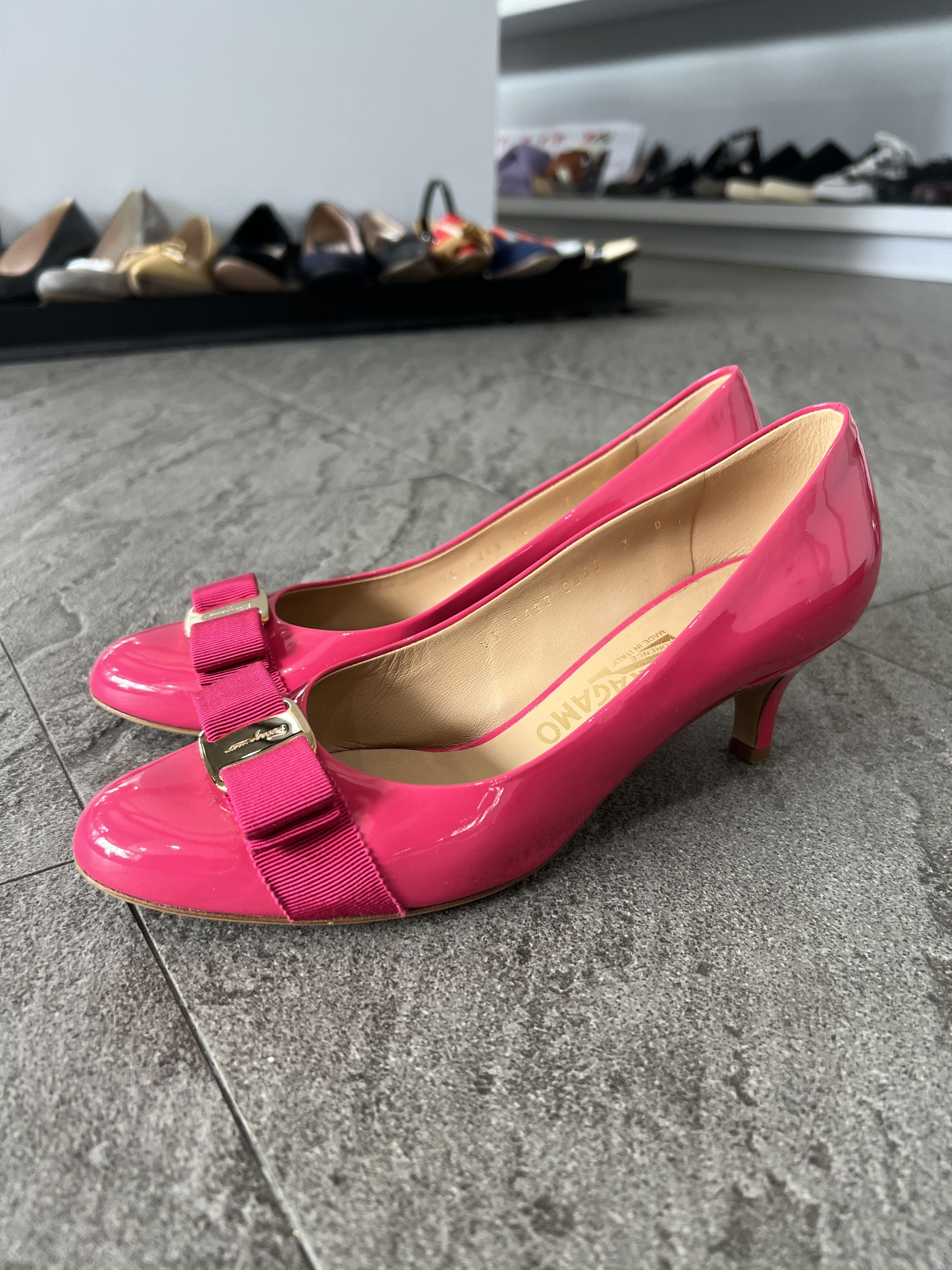 Salvatore Ferragamo Ferragamo Vara Patent Fuchsia Heels Size 7D Size US 7 / IT 37 - 2 Thumbnail