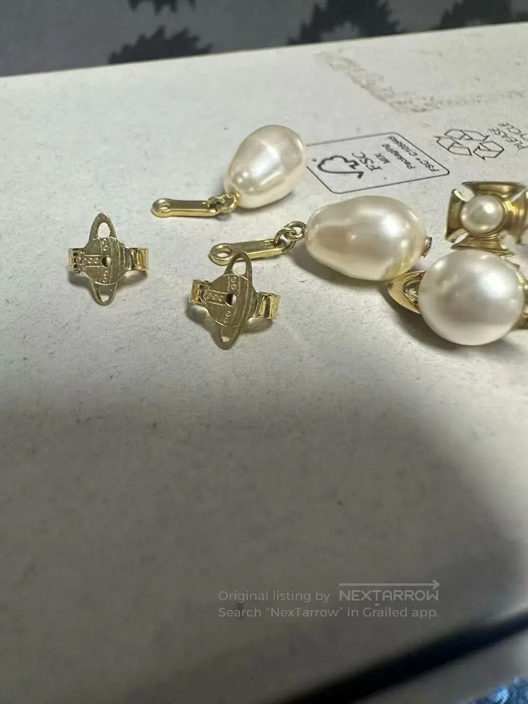 Vivienne Westwood Vivienne Westwood Saturn Pearl Earrings. Size ONE SIZE - 4 Thumbnail